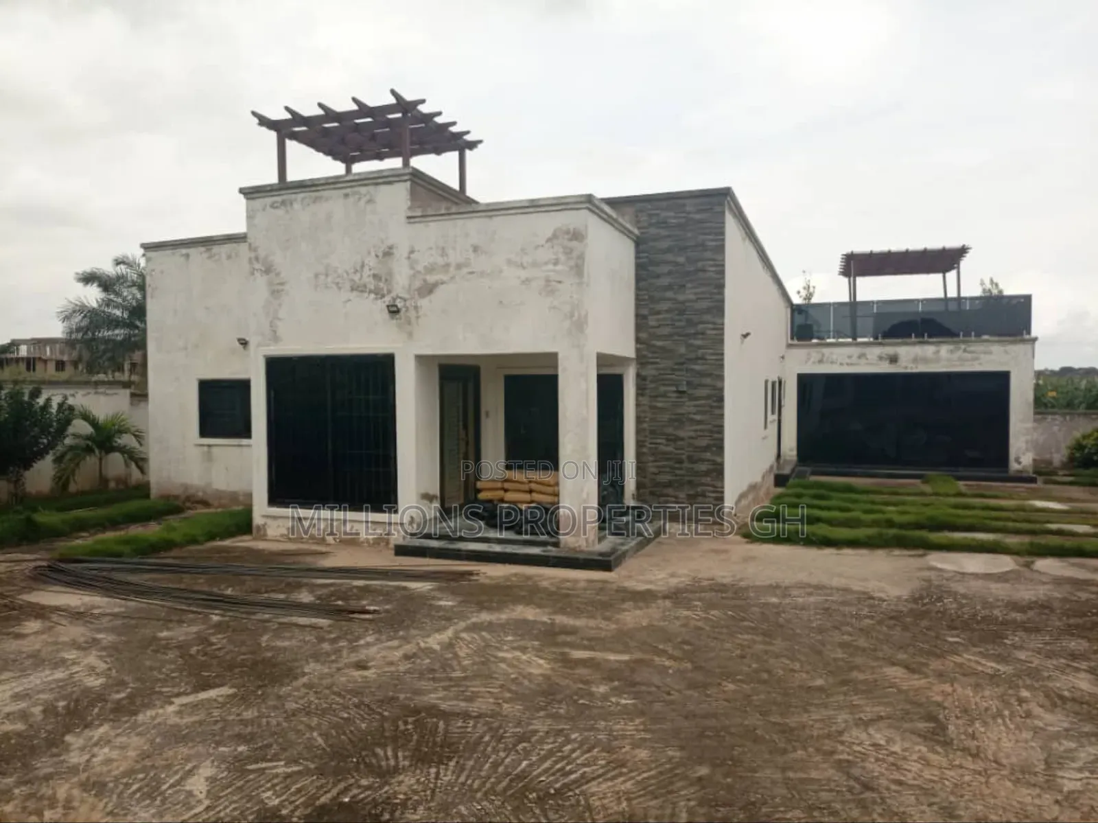 5bdrm House in Millions Properties, Kumasi Metropolitan for sale