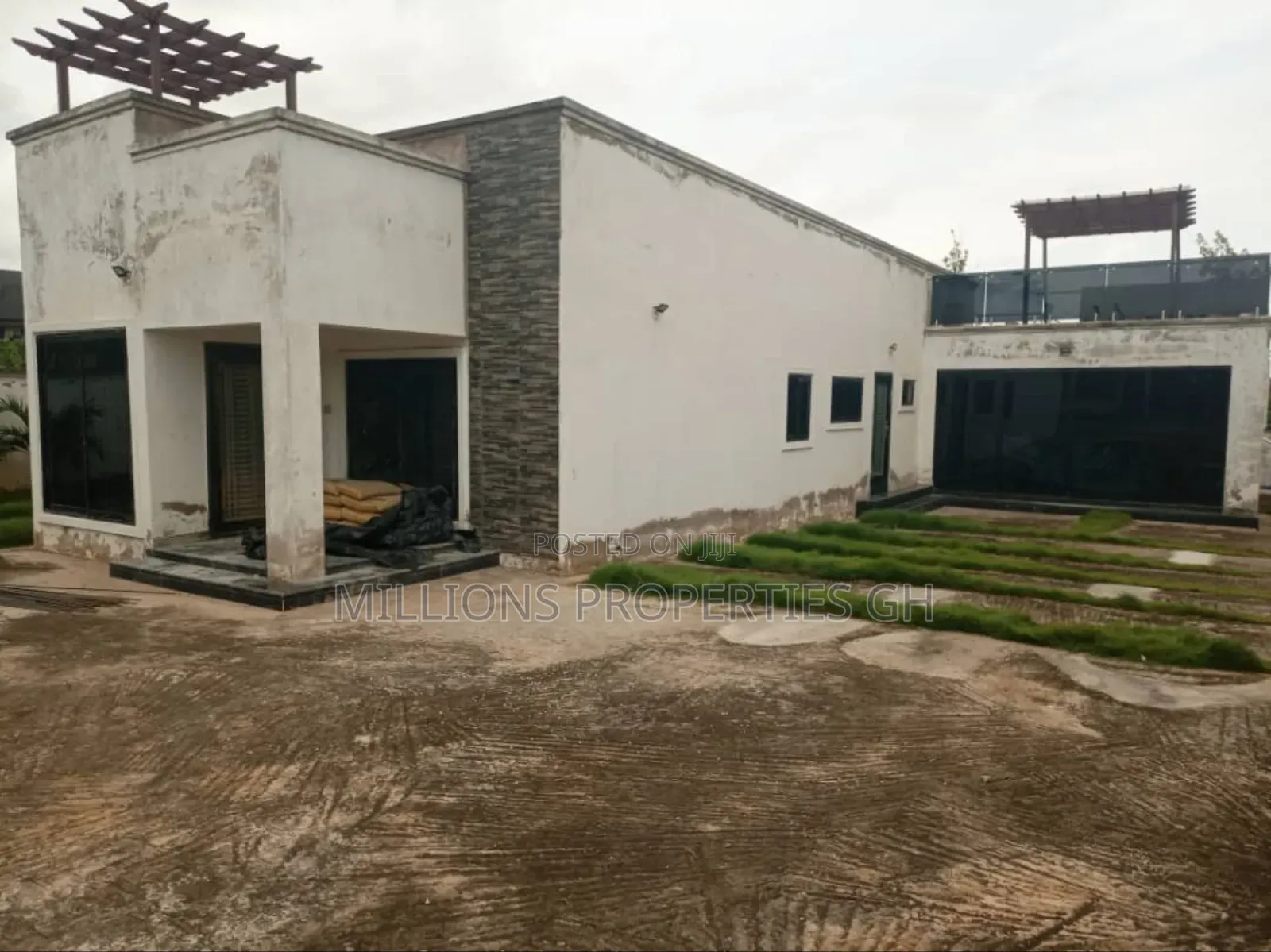 5bdrm House in Millions Properties, Kumasi Metropolitan for sale