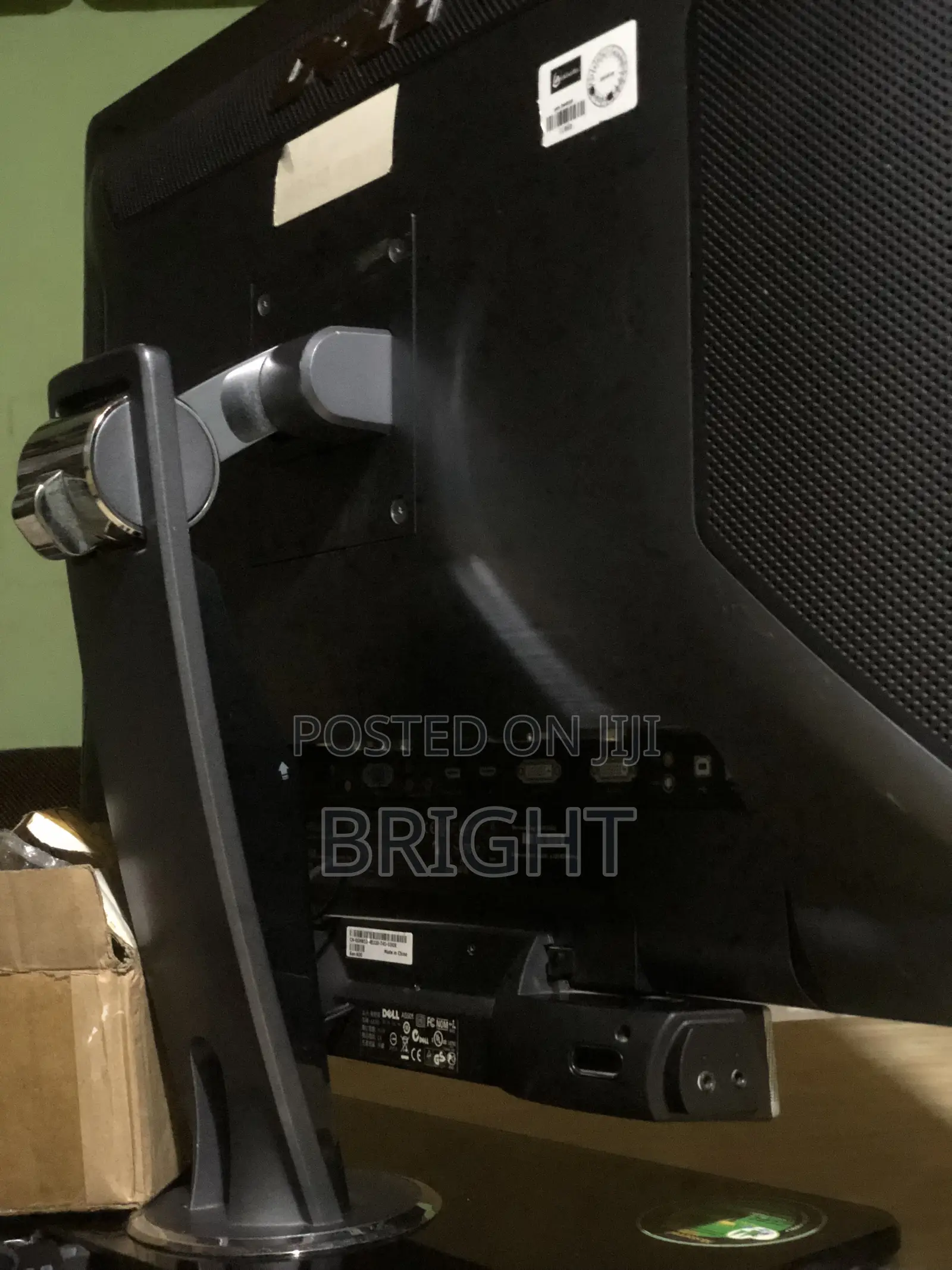 Dell Ultrasharp 3008wfp Monitor With External Stereo Inbuilt Speakers