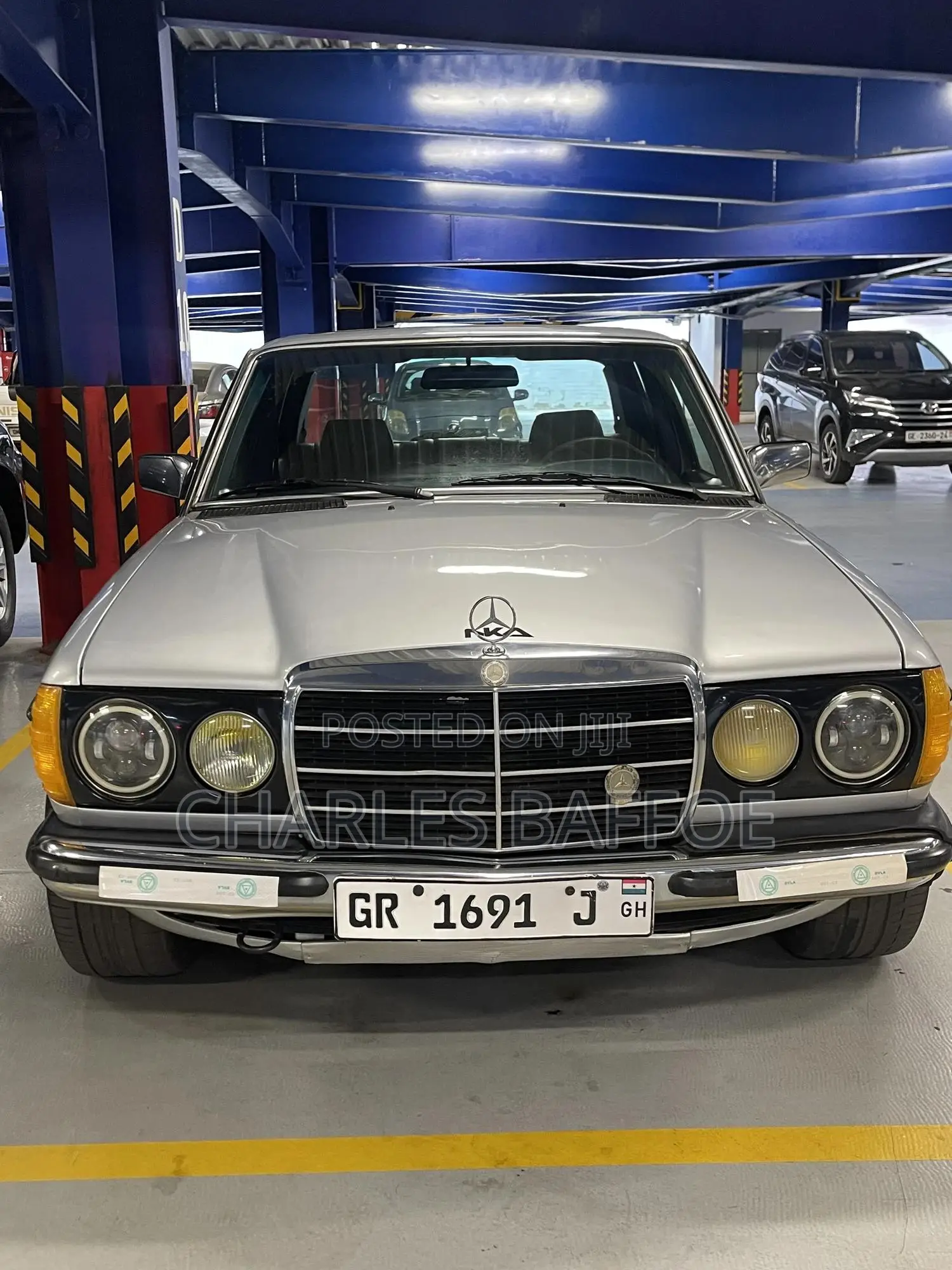 Mercedes-Benz W123 1979 Silver
