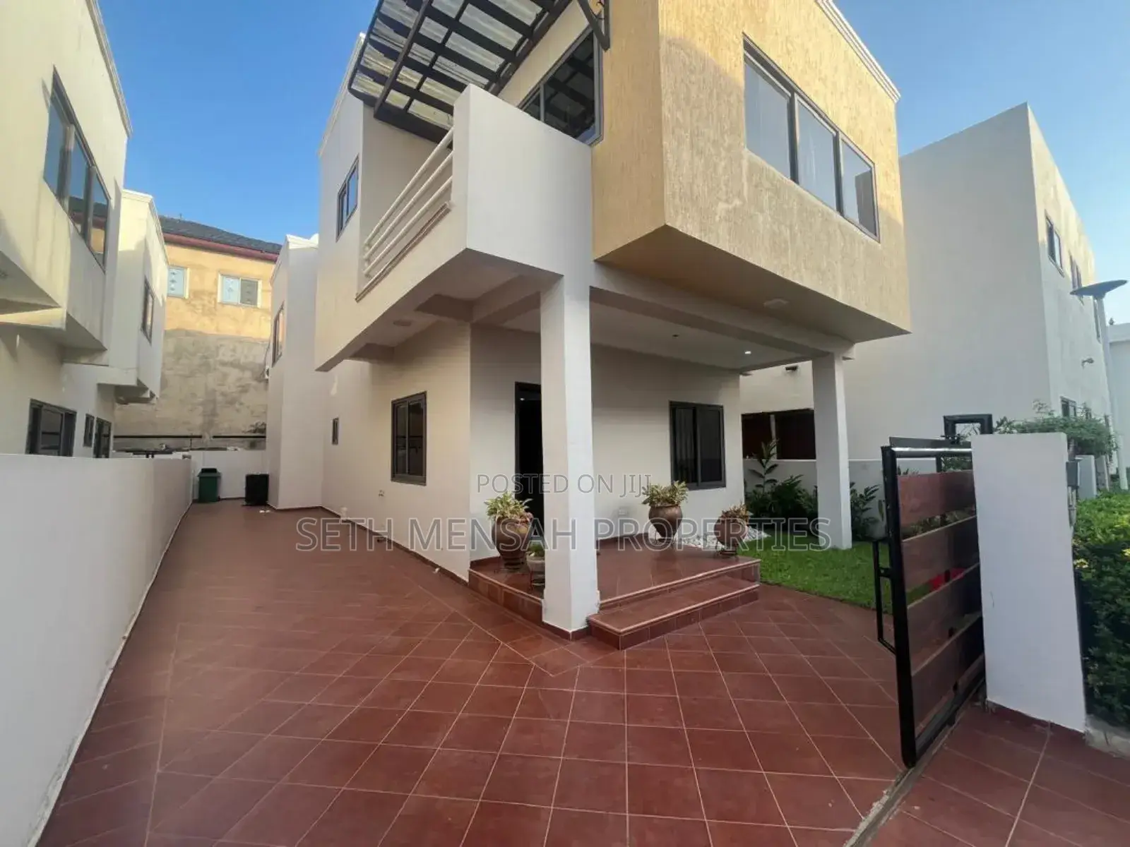 Furnished 3bdrm Townhouse/Terrace in Skm, Dzorwulu for sale