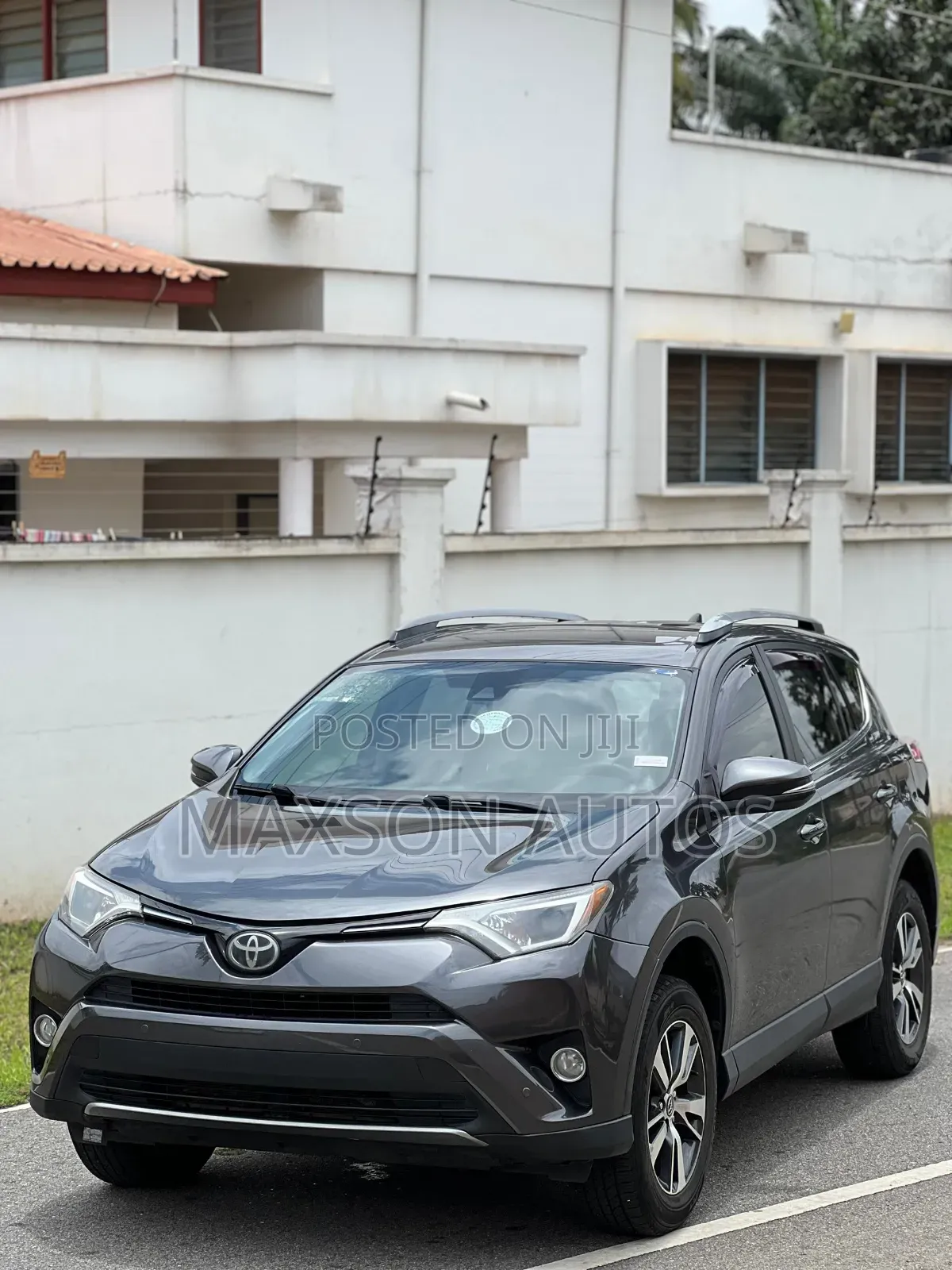Toyota RAV4 XLE AWD (2.5L 4cyl 6A) 2017 Gray