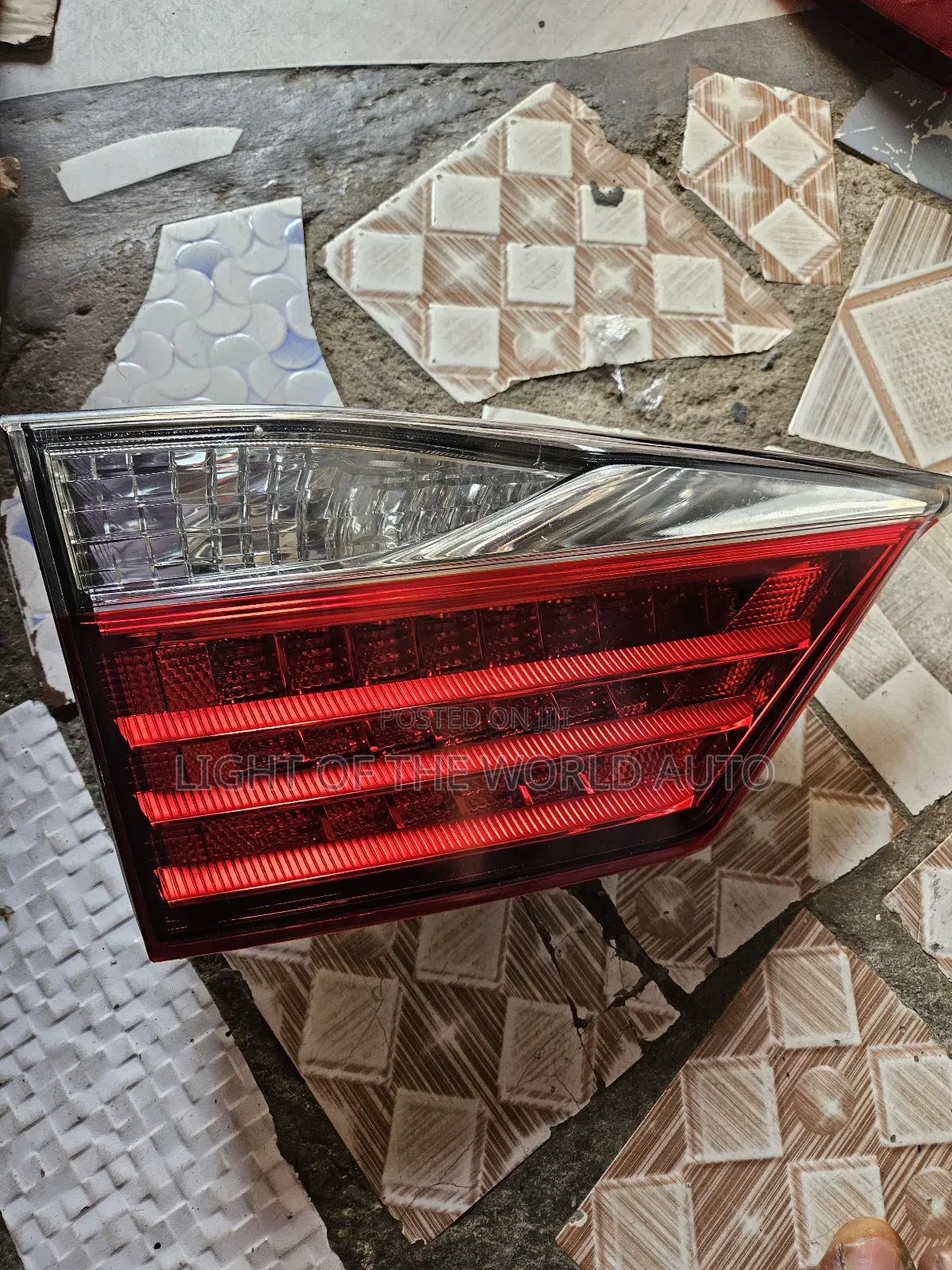 Lexus Es300 Bootlight Driver Side