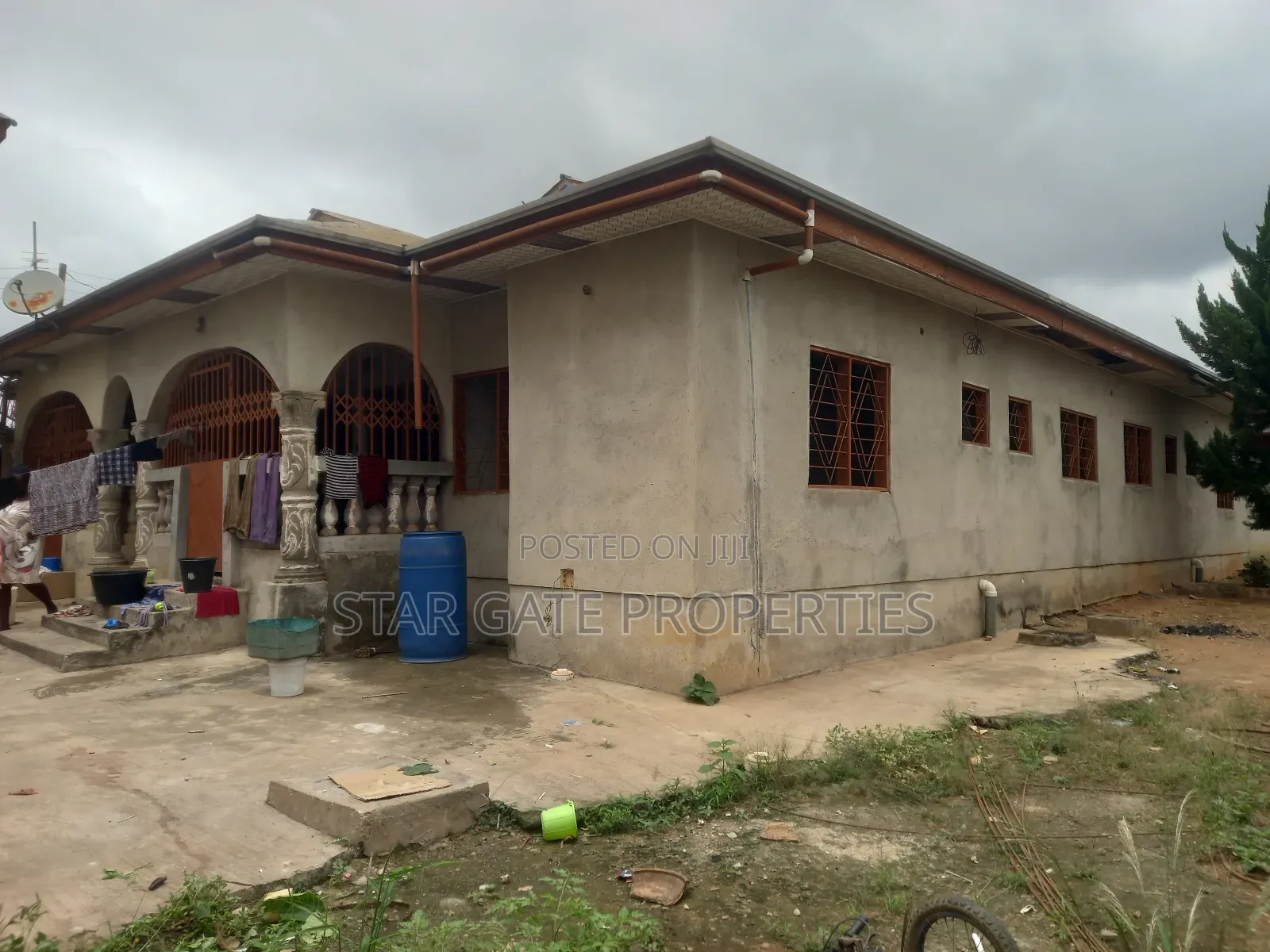 9bdrm House in Adesina, Kenyasi, Kumasi Metropolitan for sale