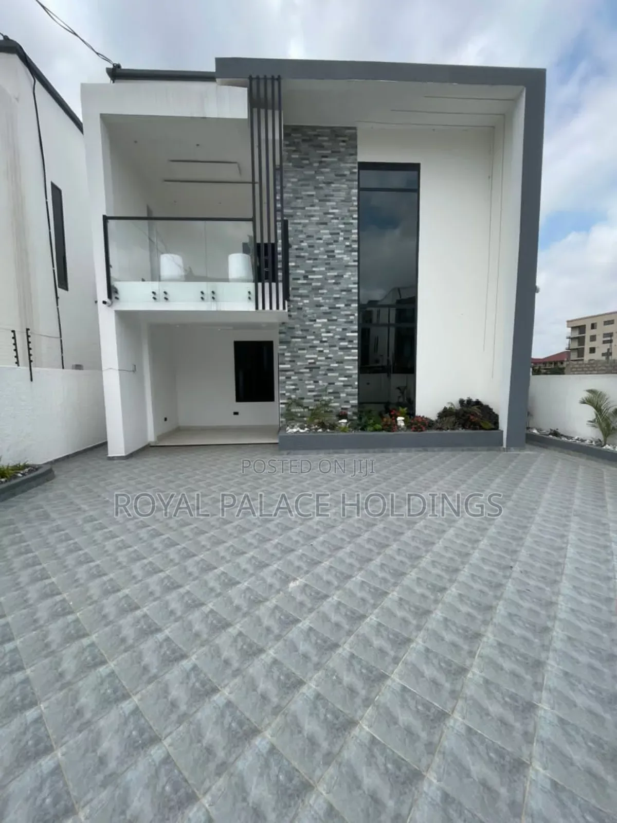 4bdrm Duplex in Hills, Ability for sale