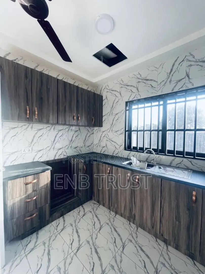 3bdrm House in Adenta, New Legon for sale