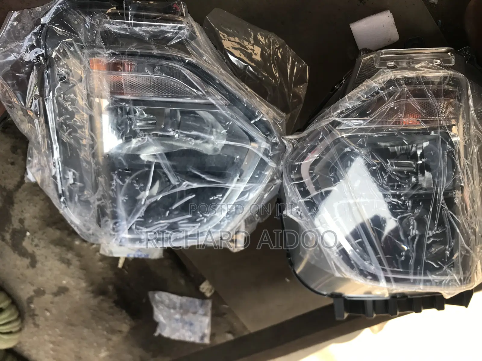 Hyundai Santafe 2020 Headlight Available