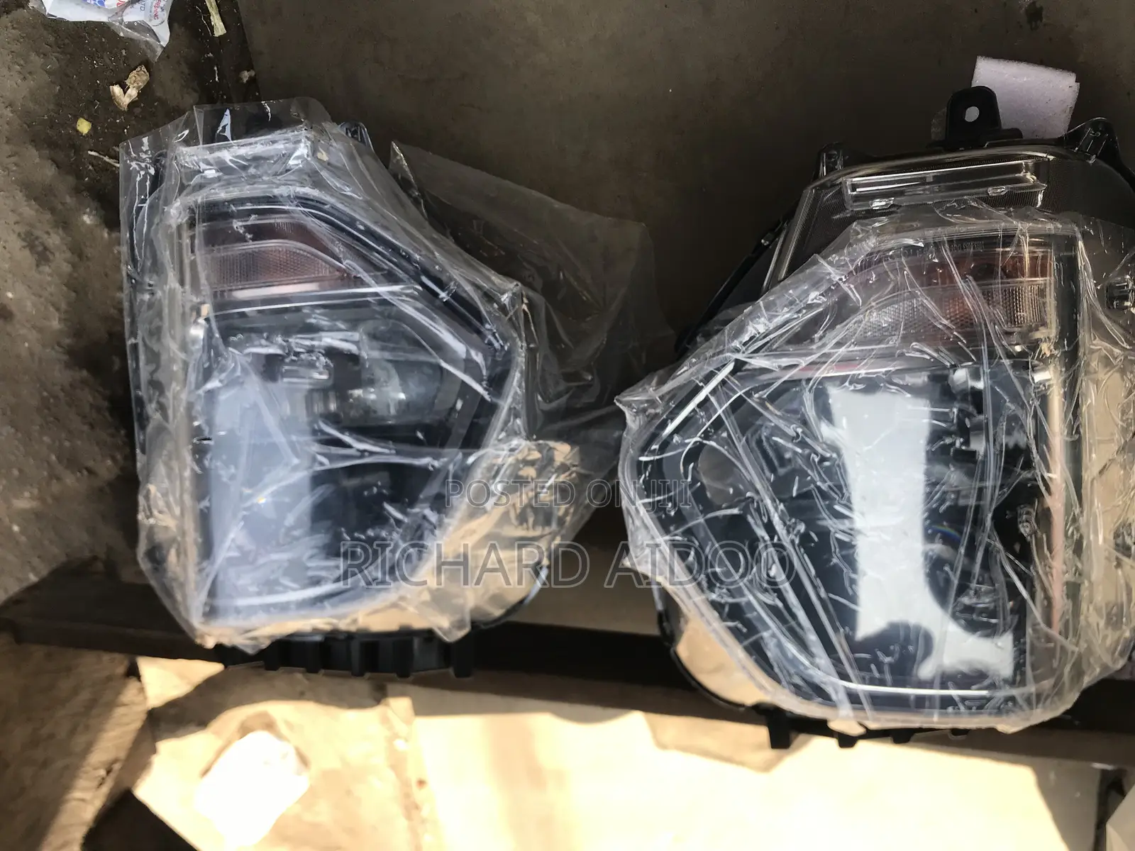 Hyundai Santafe 2020 Headlight Available