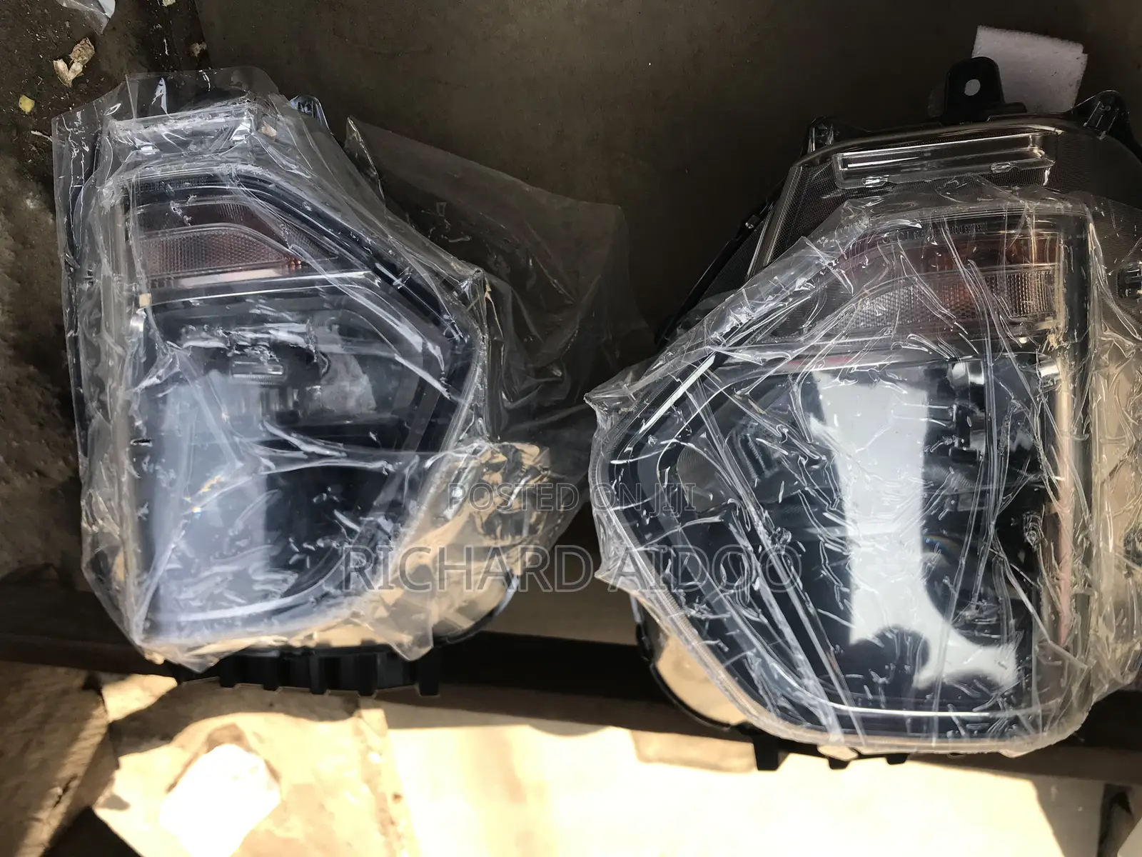 Hyundai Santafe 2020 Headlight Available