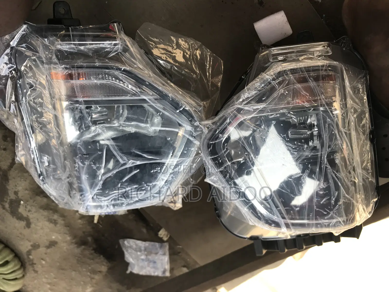 Hyundai Santafe 2020 Headlight Available
