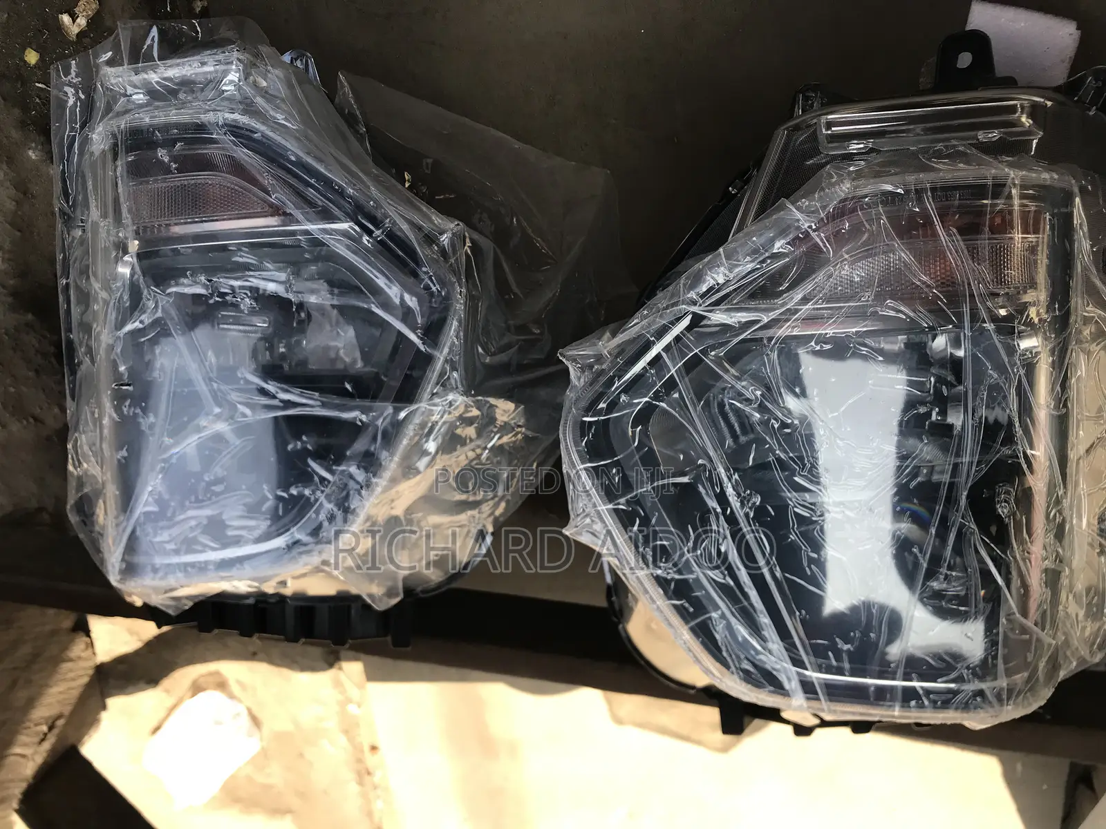 Hyundai Santafe 2020 Headlight Available