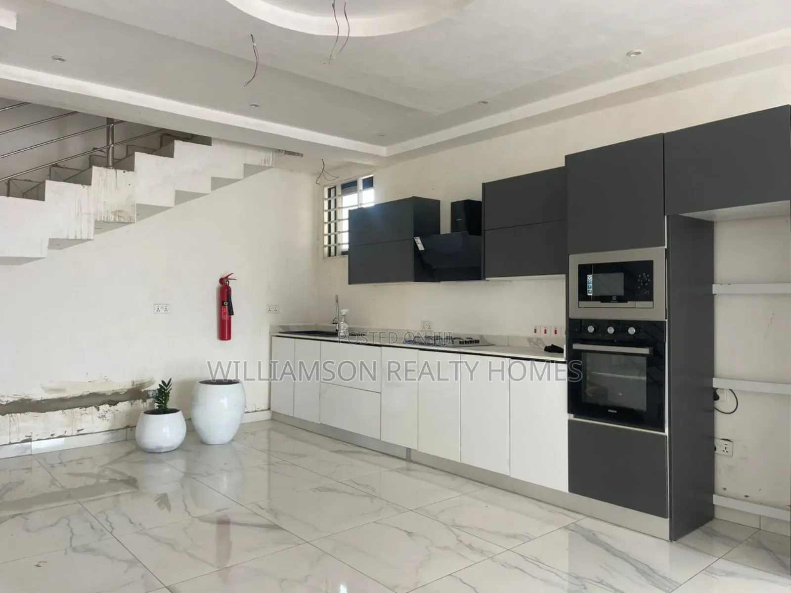 2bdrm Townhouse / Terrace in Lashibi Enclave,, Spintex for rent