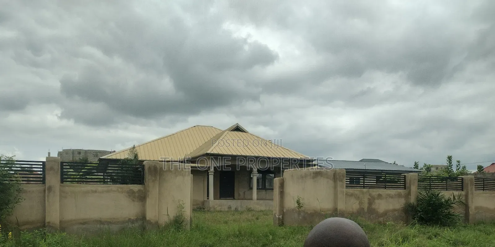 5bdrm House in Amasaman for sale