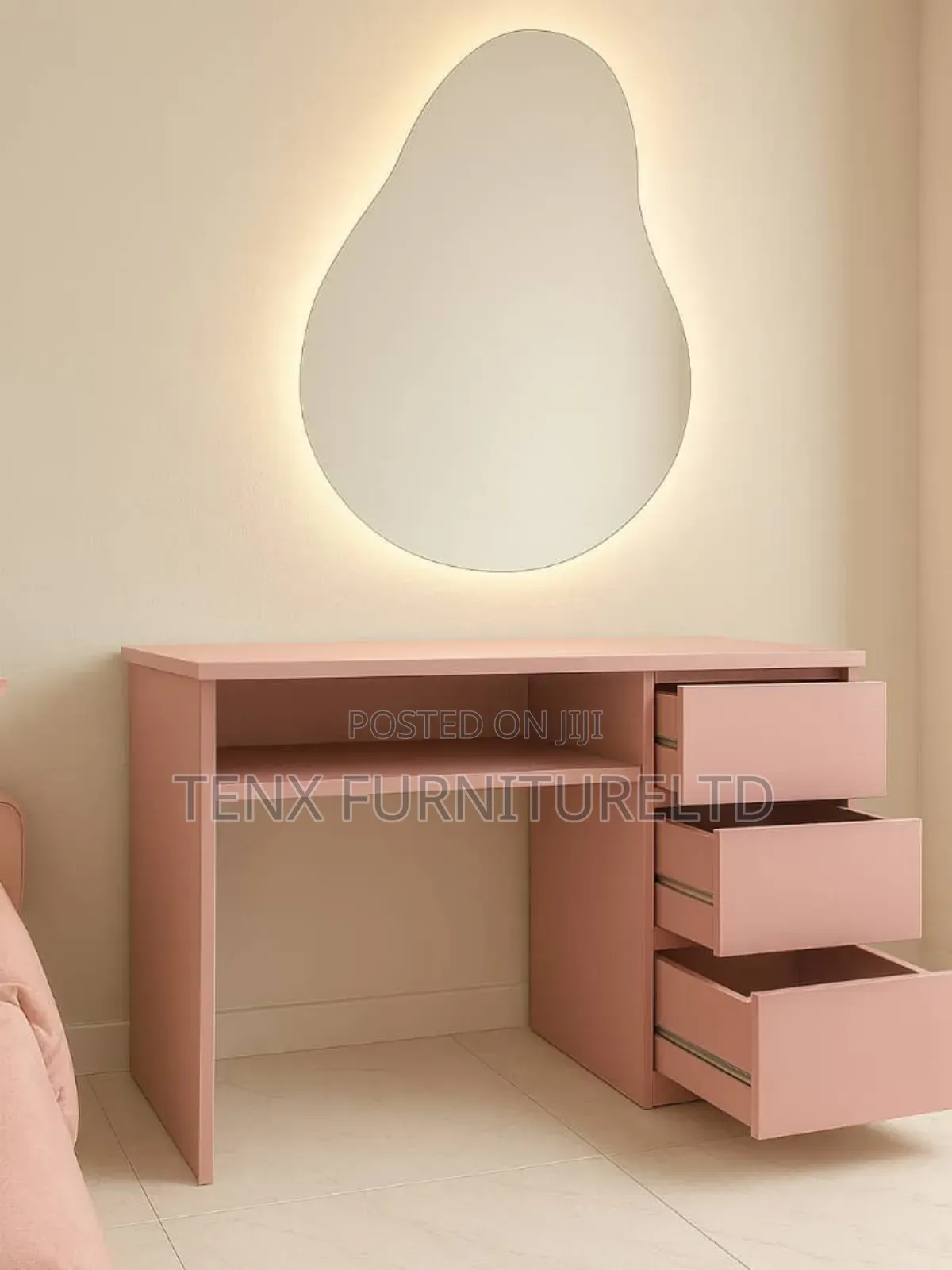 Dresser With Mirror