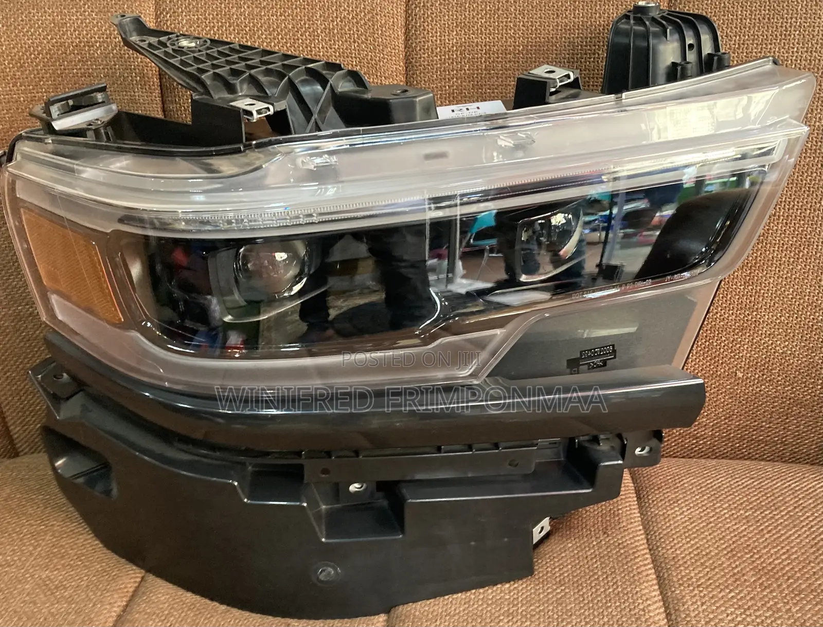 Dodge Ram 1500 Headlight