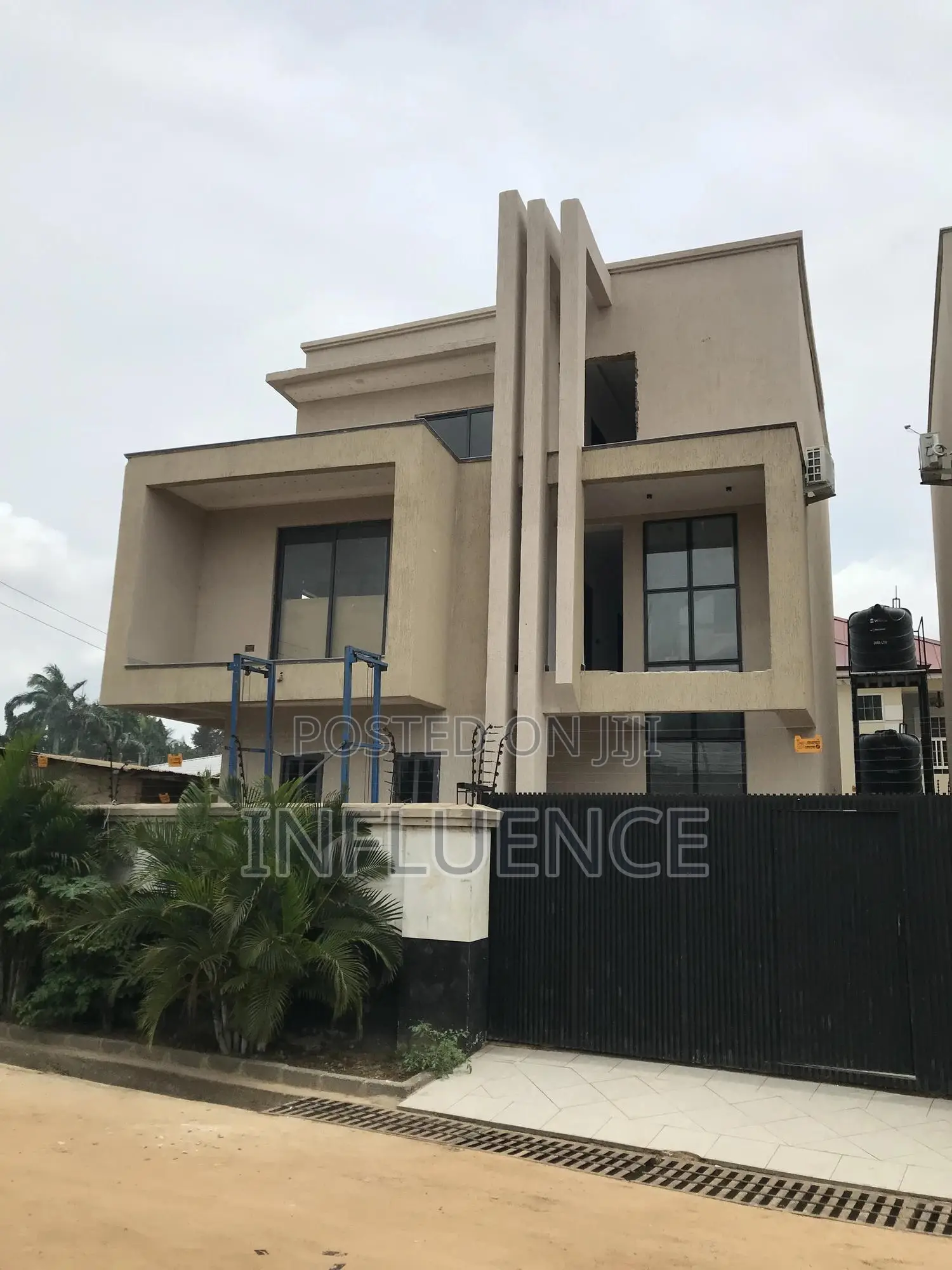 3bdrm House in American House Area, East Legon for sale