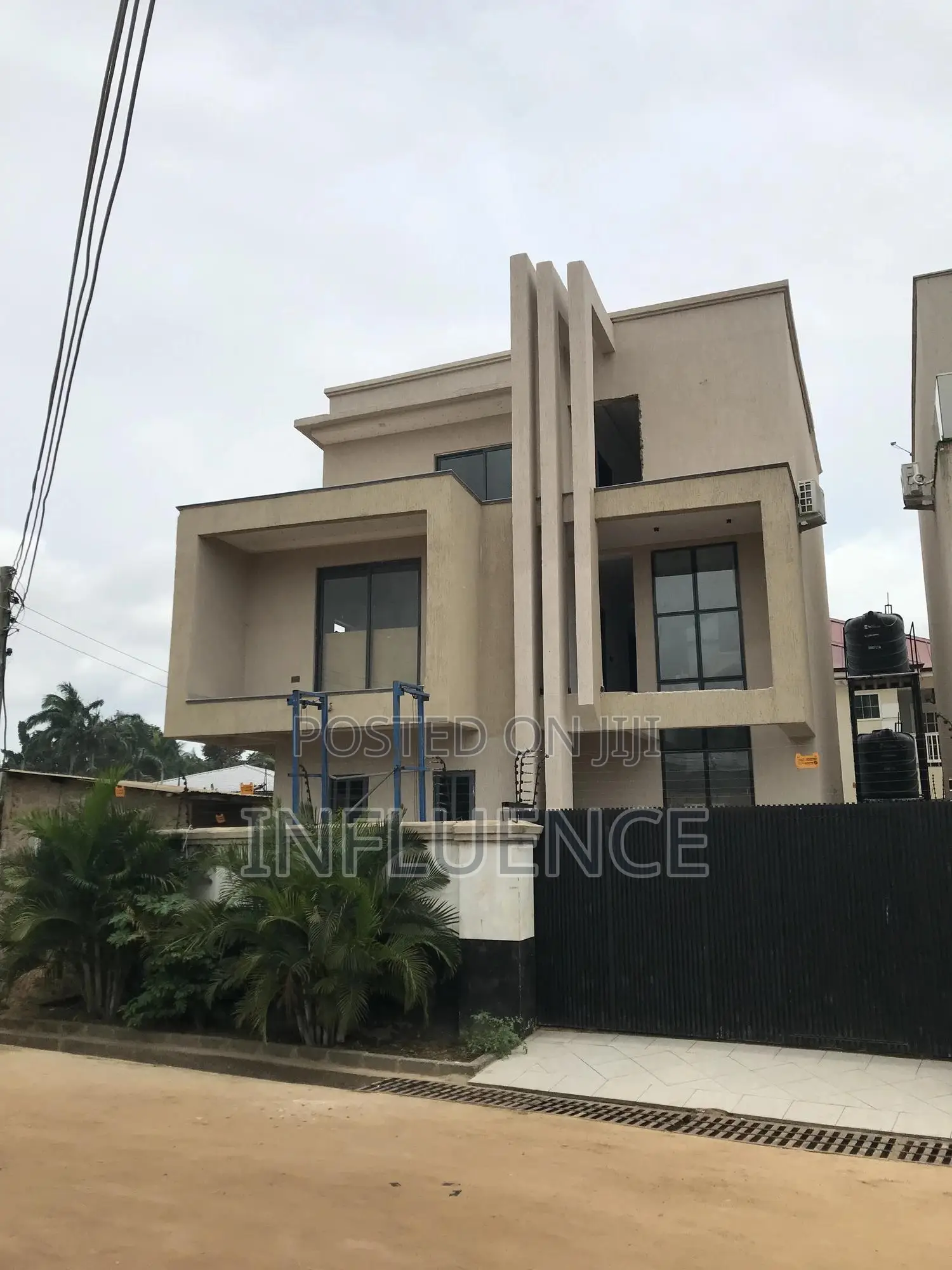 3bdrm House in American House Area, East Legon for sale