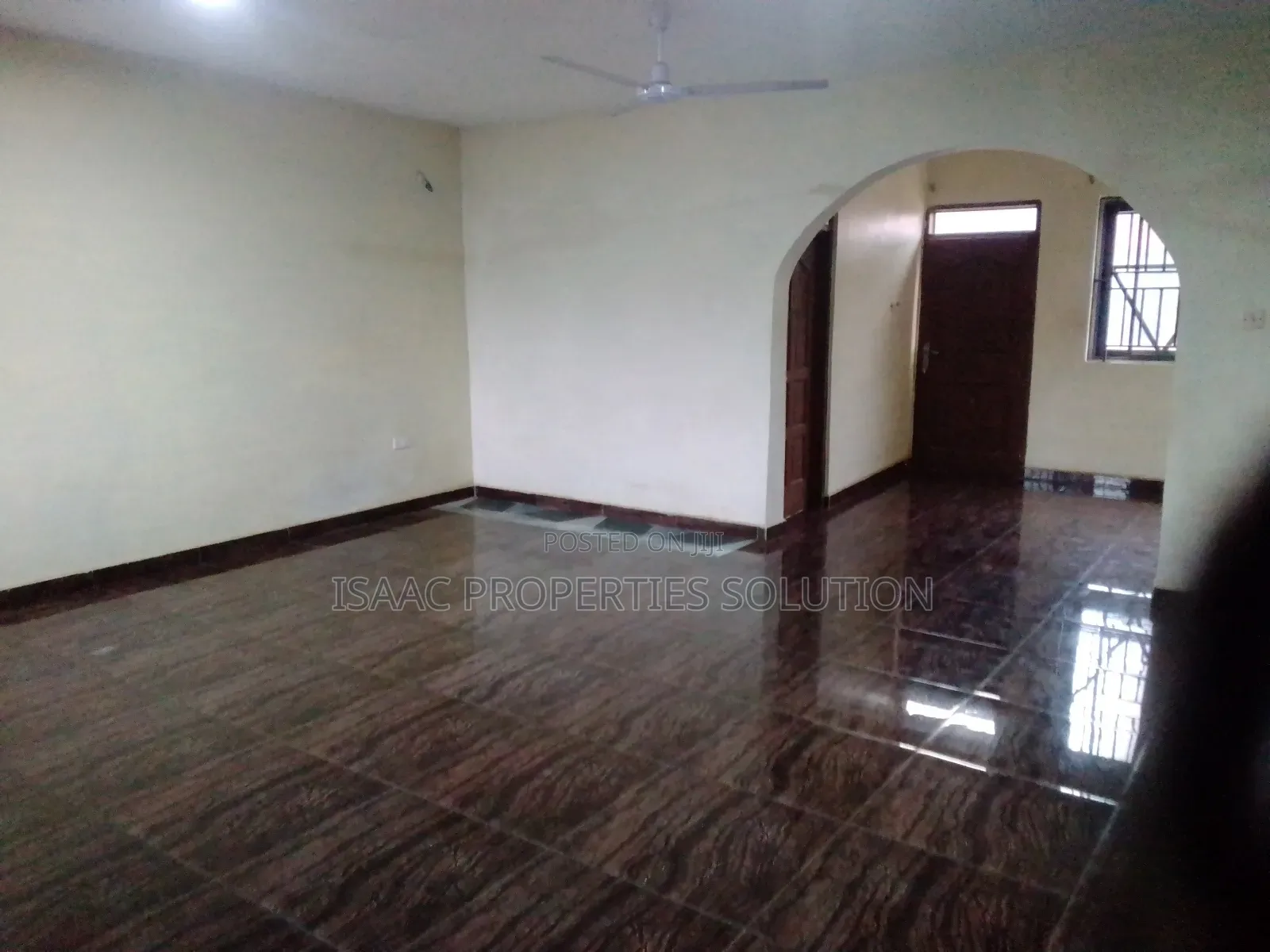 8bdrm Block of Flats in Isaac Properties, Takoradi for sale