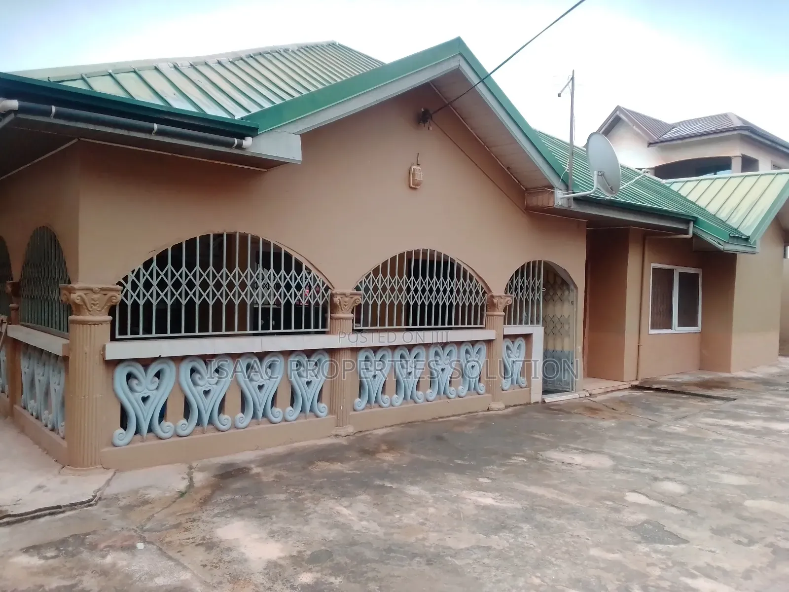 4bdrm House in Isaac Propertes, Takoradi for sale
