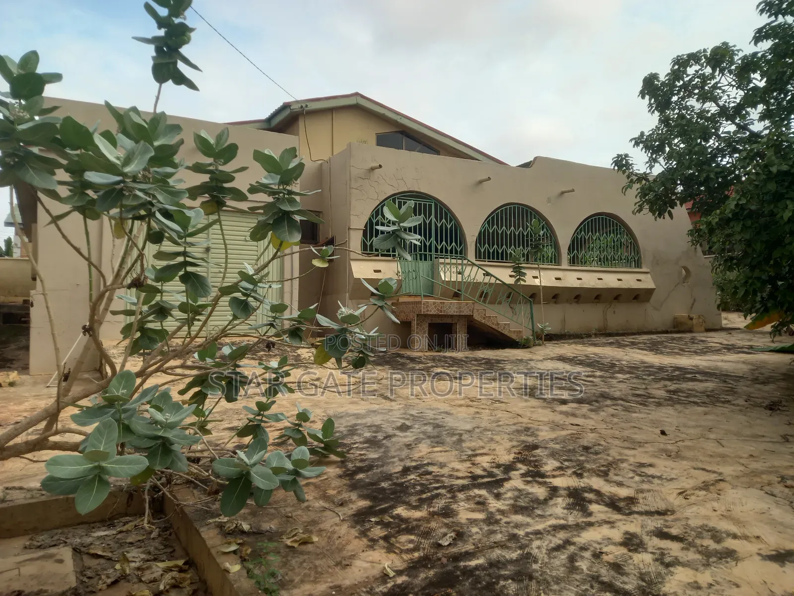 6bdrm House in 6 Bedrooms House For, Kumasi Metropolitan for sale