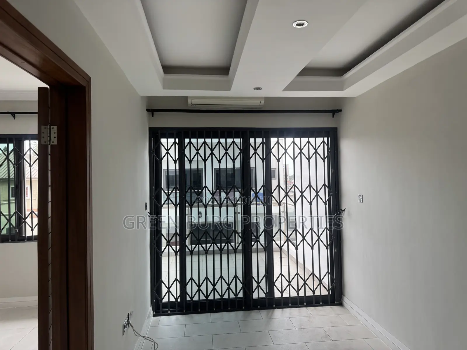 3bdrm Townhouse/Terrace in East Legon for sale