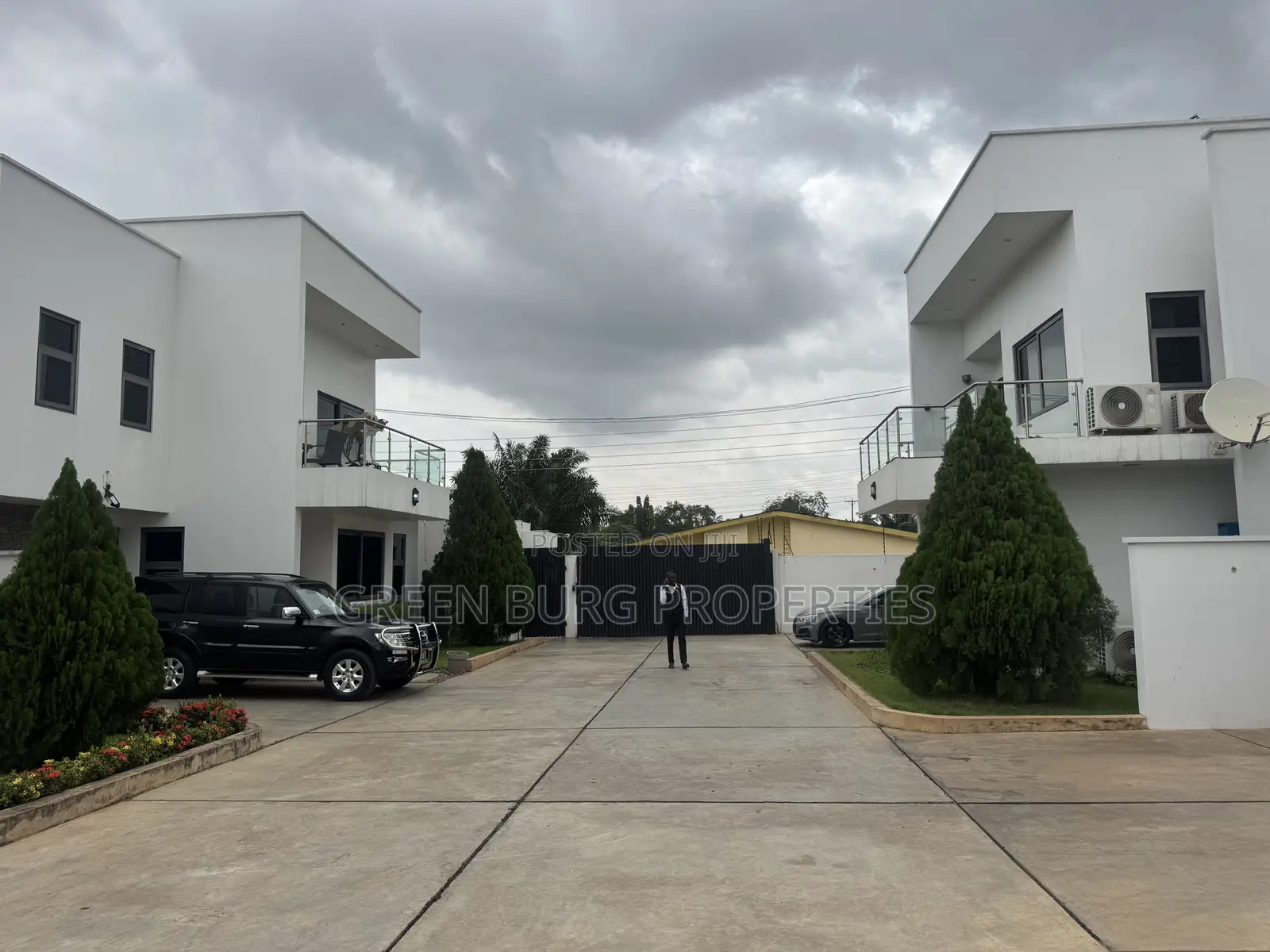 3bdrm Townhouse/Terrace in East Legon for sale