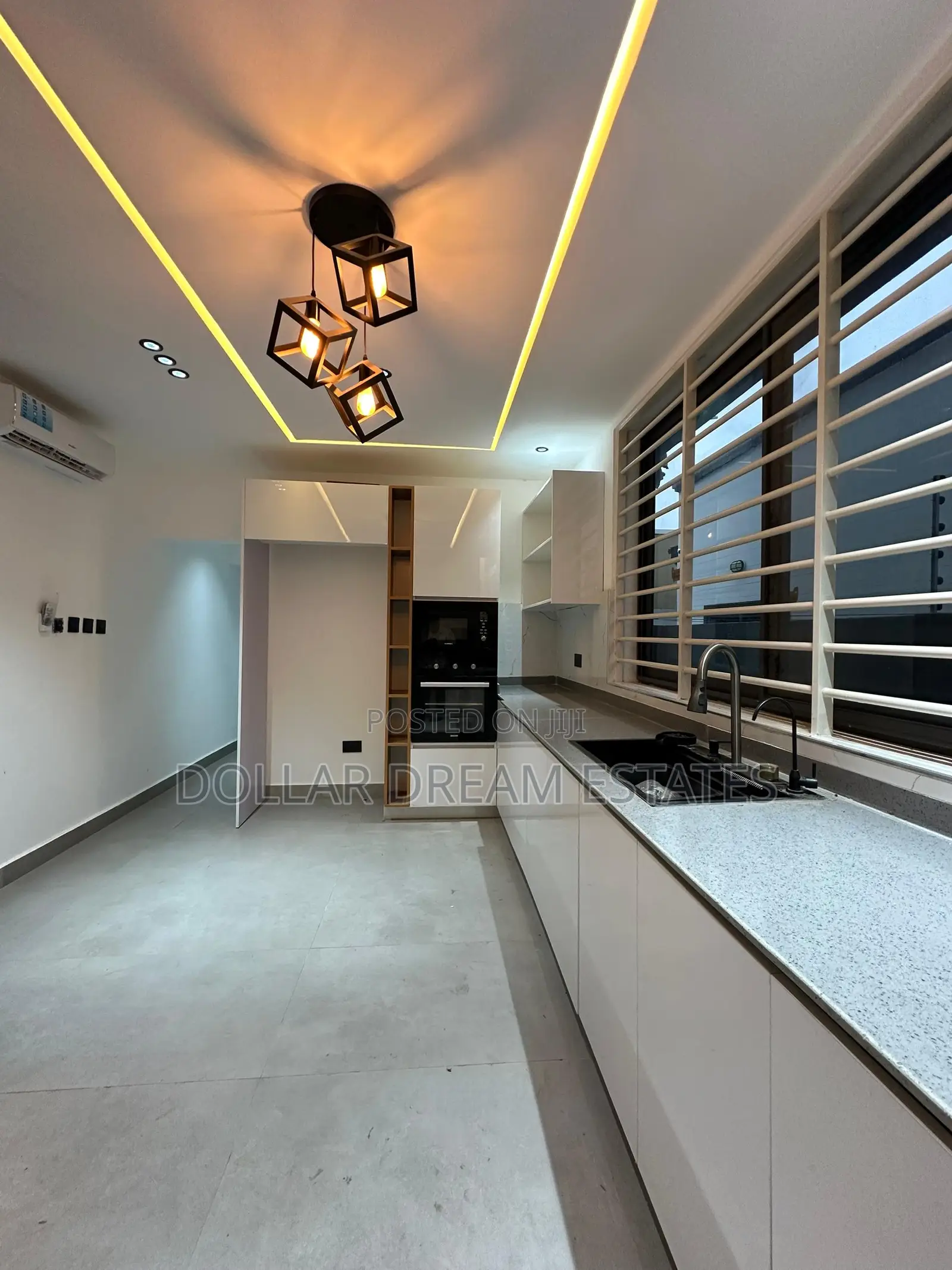 4bdrm House in Lake Side Estate for sale