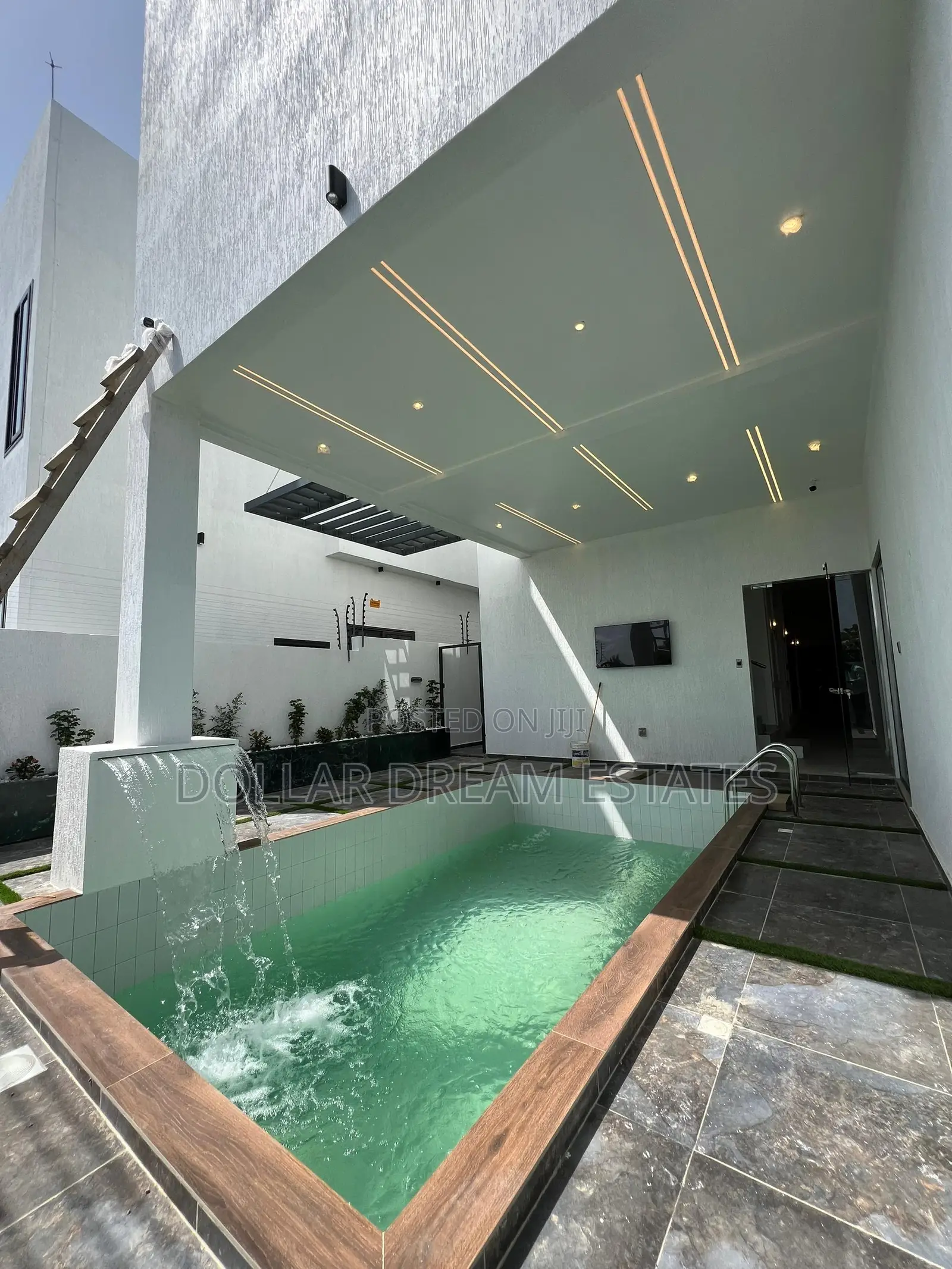 5bdrm House in Achimota for sale
