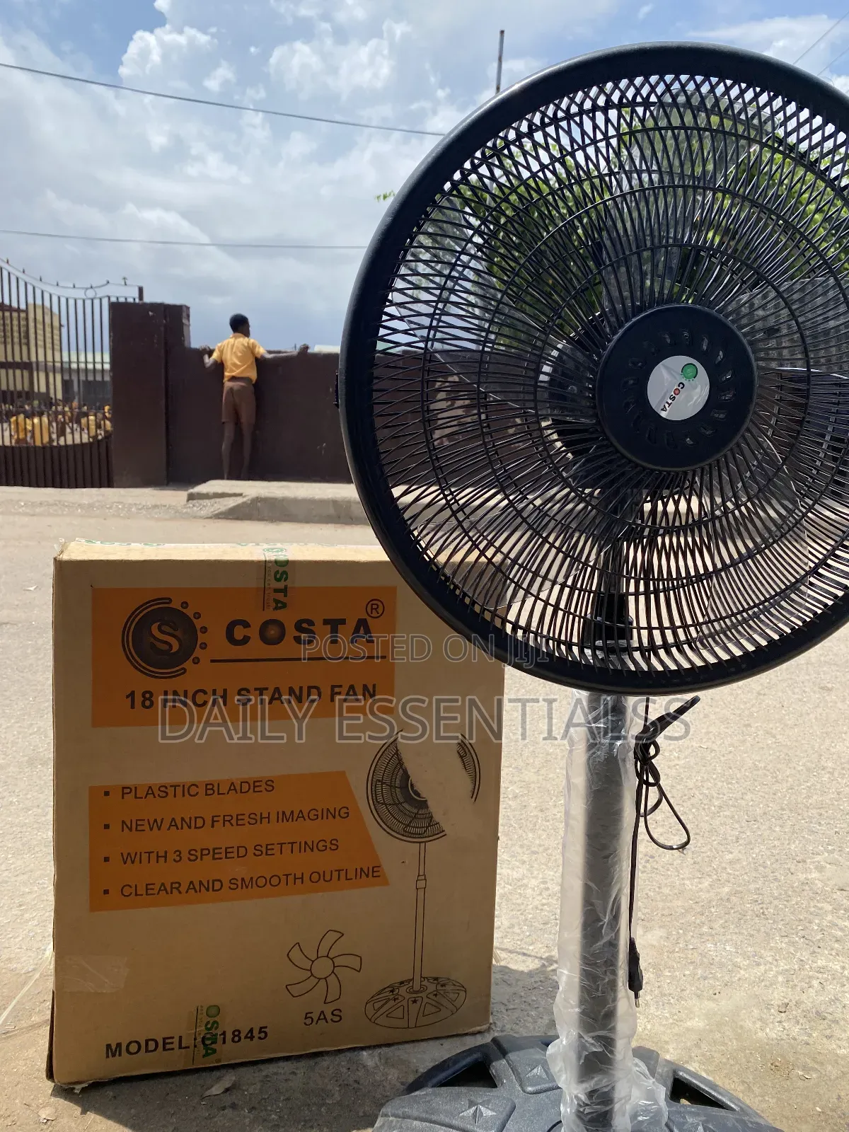 Costa 18" Standing Fan – Powerful Airflow, Quiet Operation
