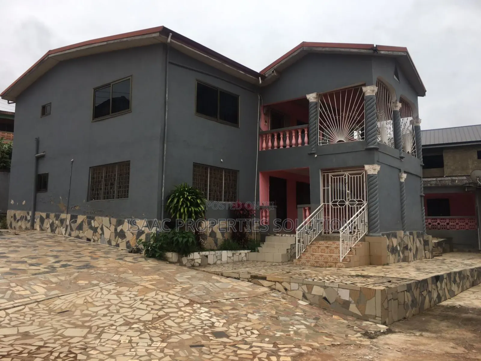 11bdrm House in Isaac Properties, Takoradi for sale