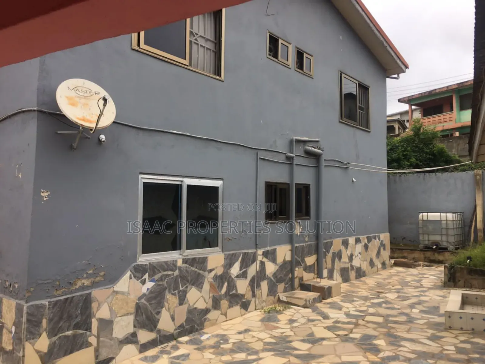 11bdrm House in Isaac Properties, Takoradi for sale