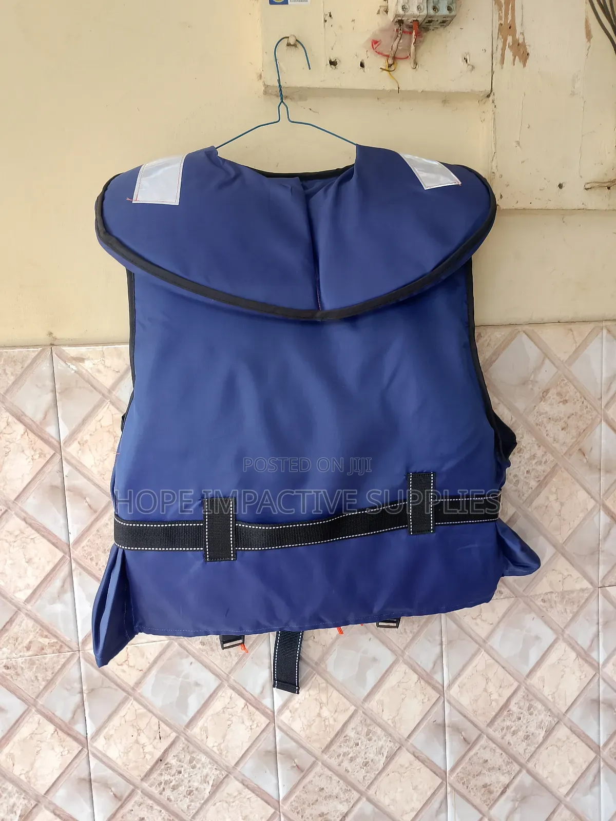 Quality Life Jackets With Reflectors And Whistle.