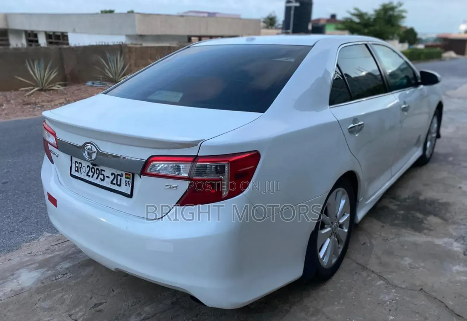 Toyota Camry SE 4dr Sedan (2.5L 4cyl 6A) 2014 White