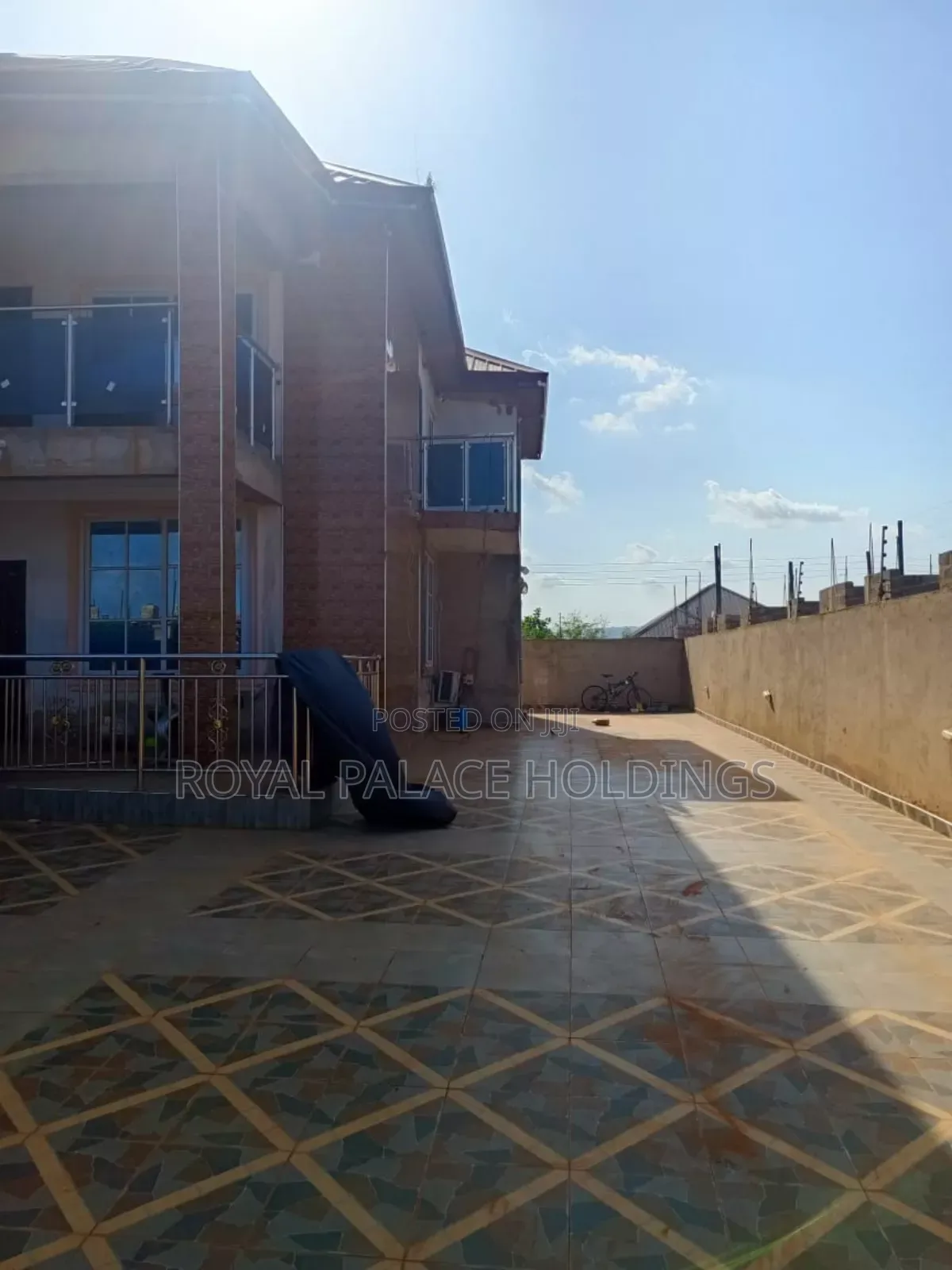 5bdrm Duplex in Oyibi for sale