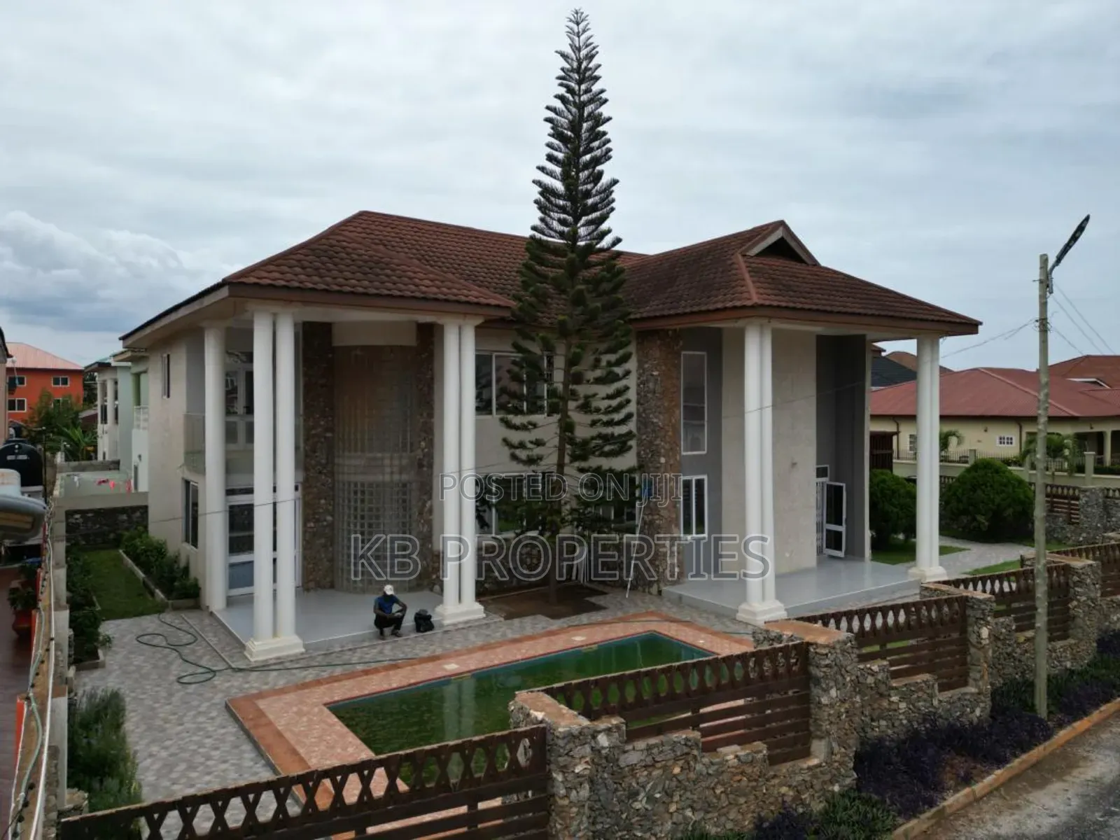 5bdrm Mansion in Kb Properties, Spintex for rent