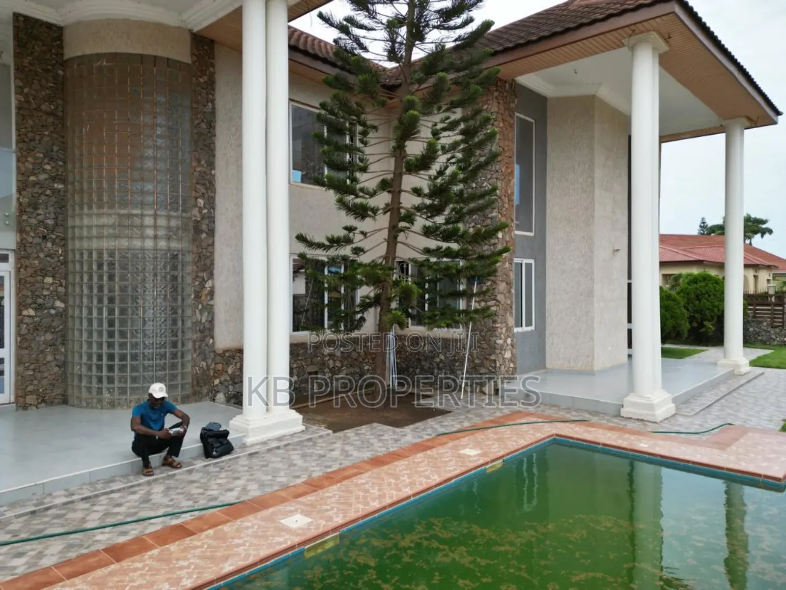 5bdrm Mansion in Kb Properties, Spintex for rent