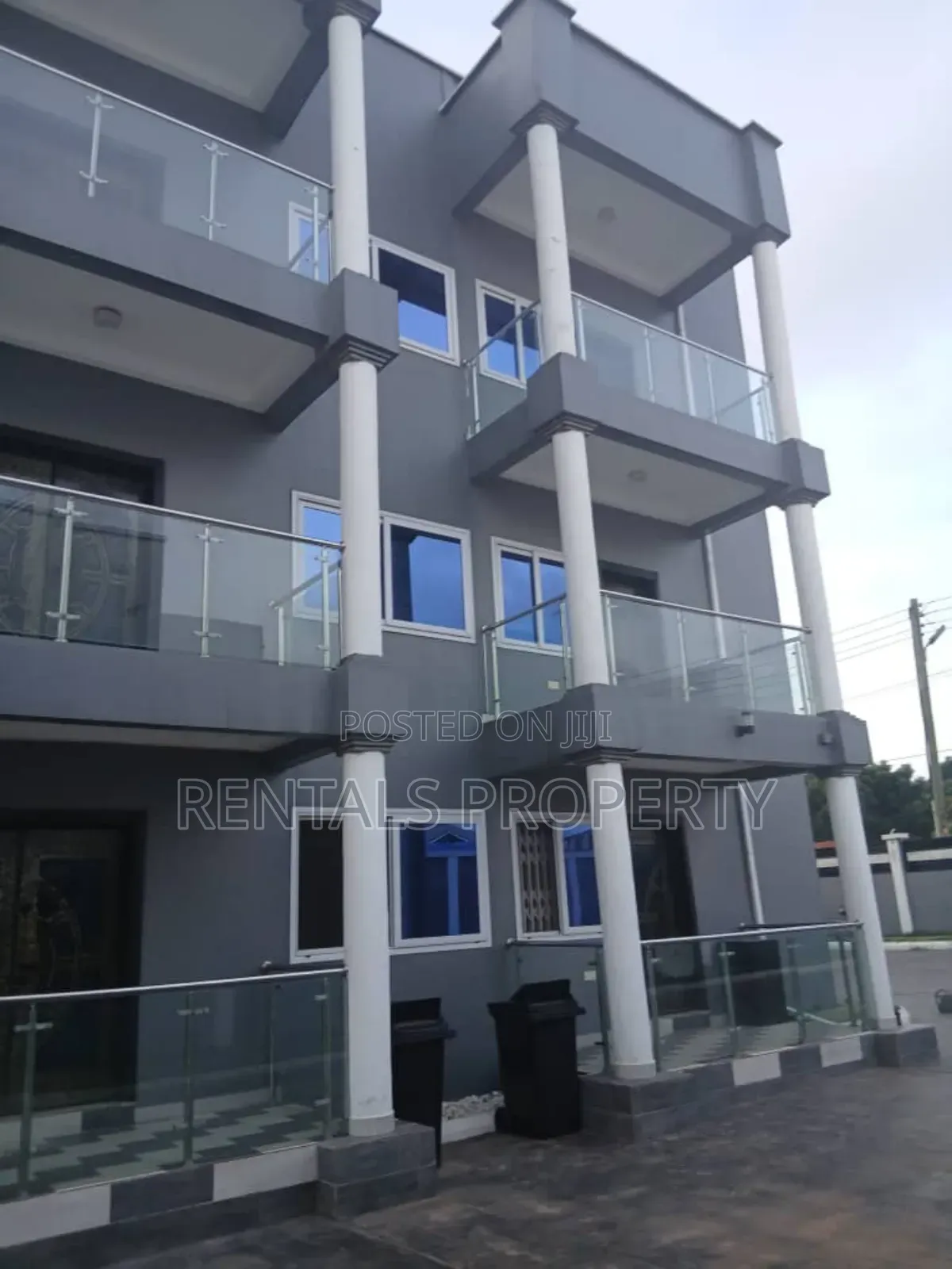 2bdrm Mansion in $ 600 A Month Two, Oyarifa for rent