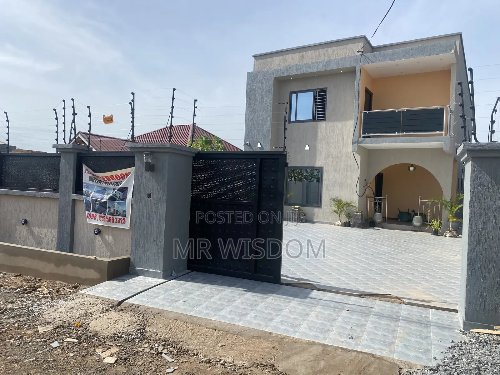 4bdrm Duplex in Lakeside Estate, Ashaley Botwe for sale