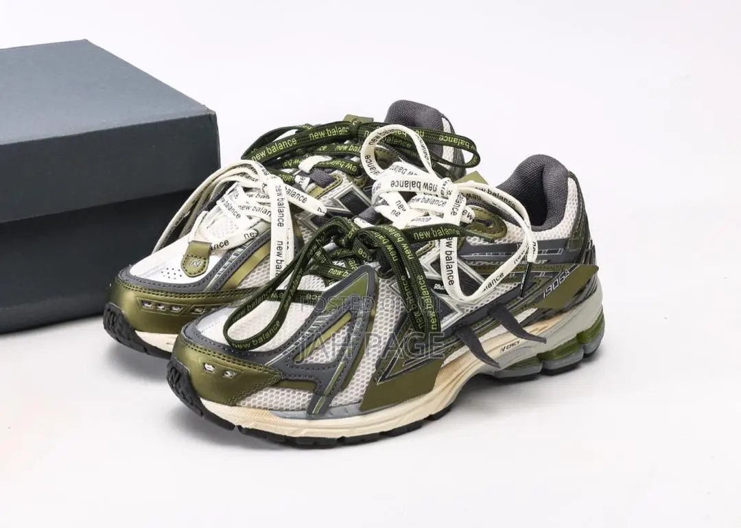 New Balance 1906 a Sneakers