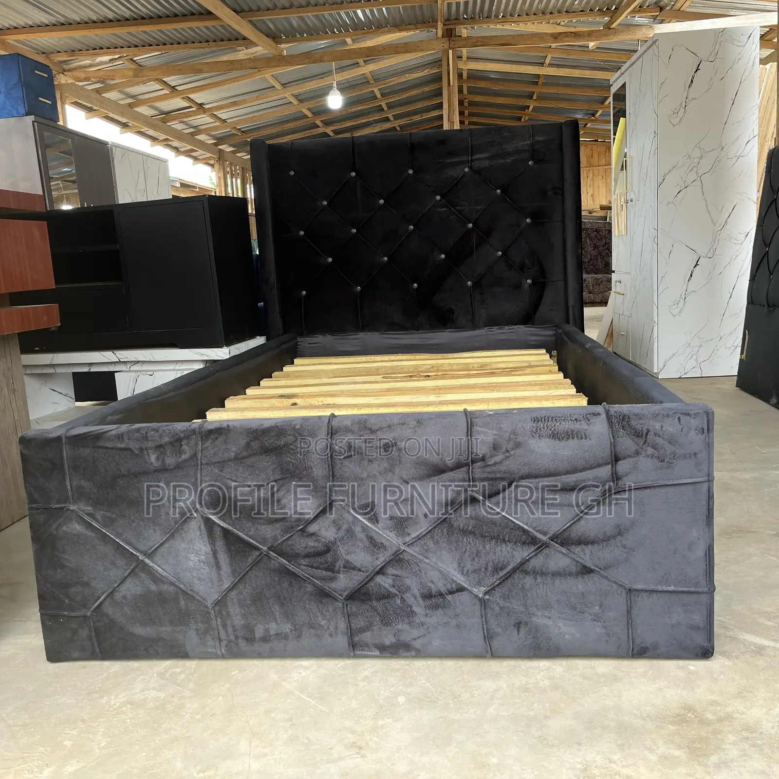One And Half Bedframe // Luxurious And Durable
