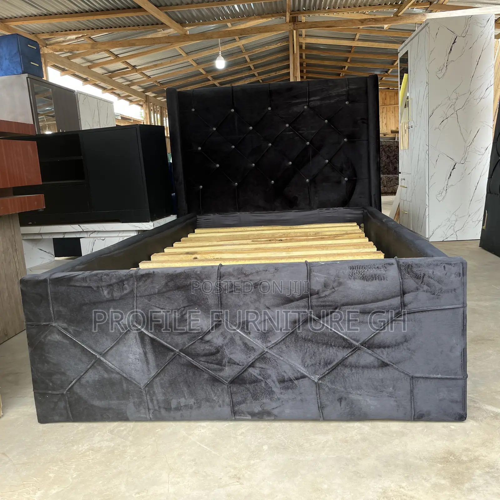 One And Half Bedframe // Luxurious And Durable