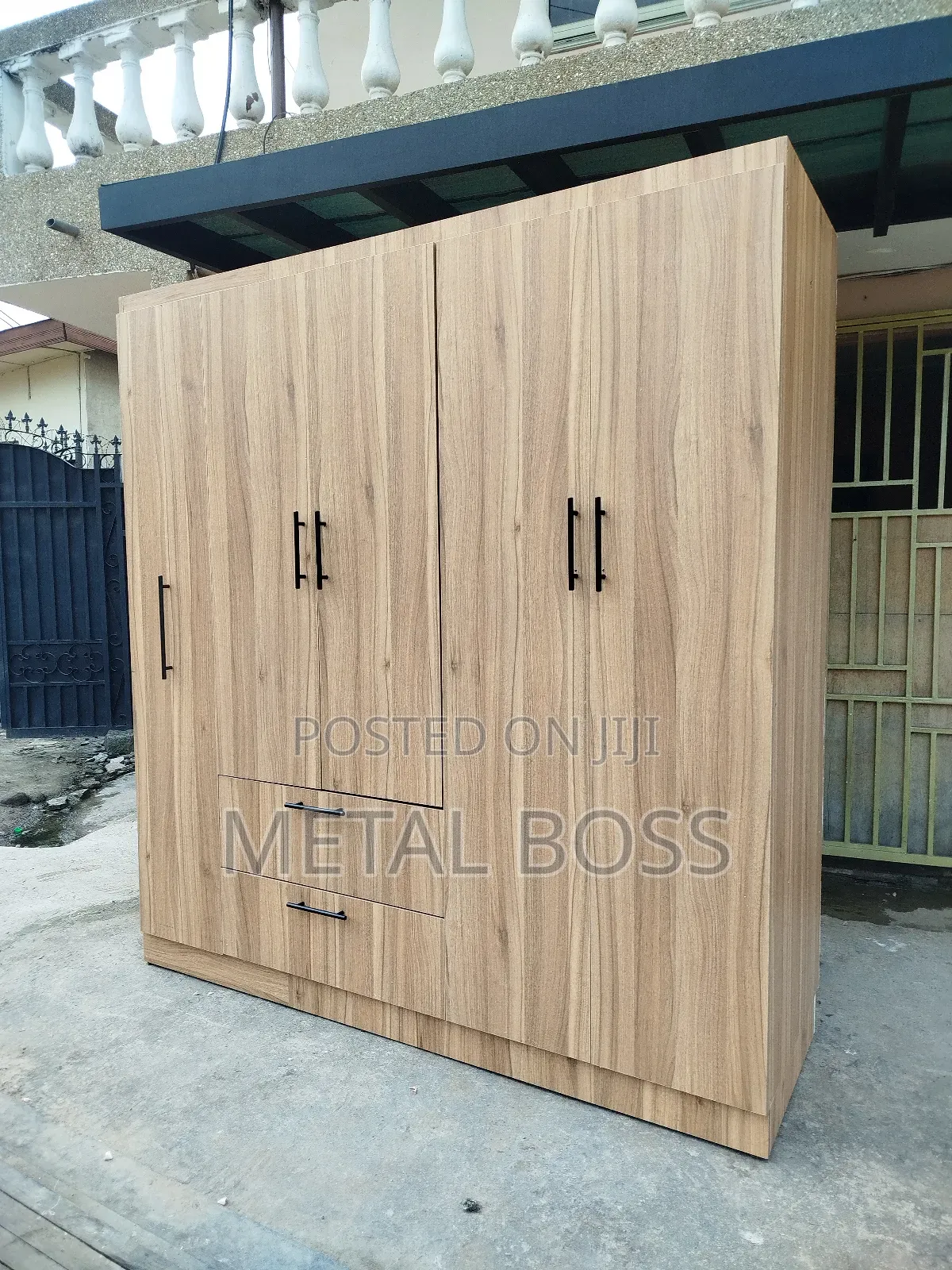Wardrobe With Inbuilt Shoe Rack