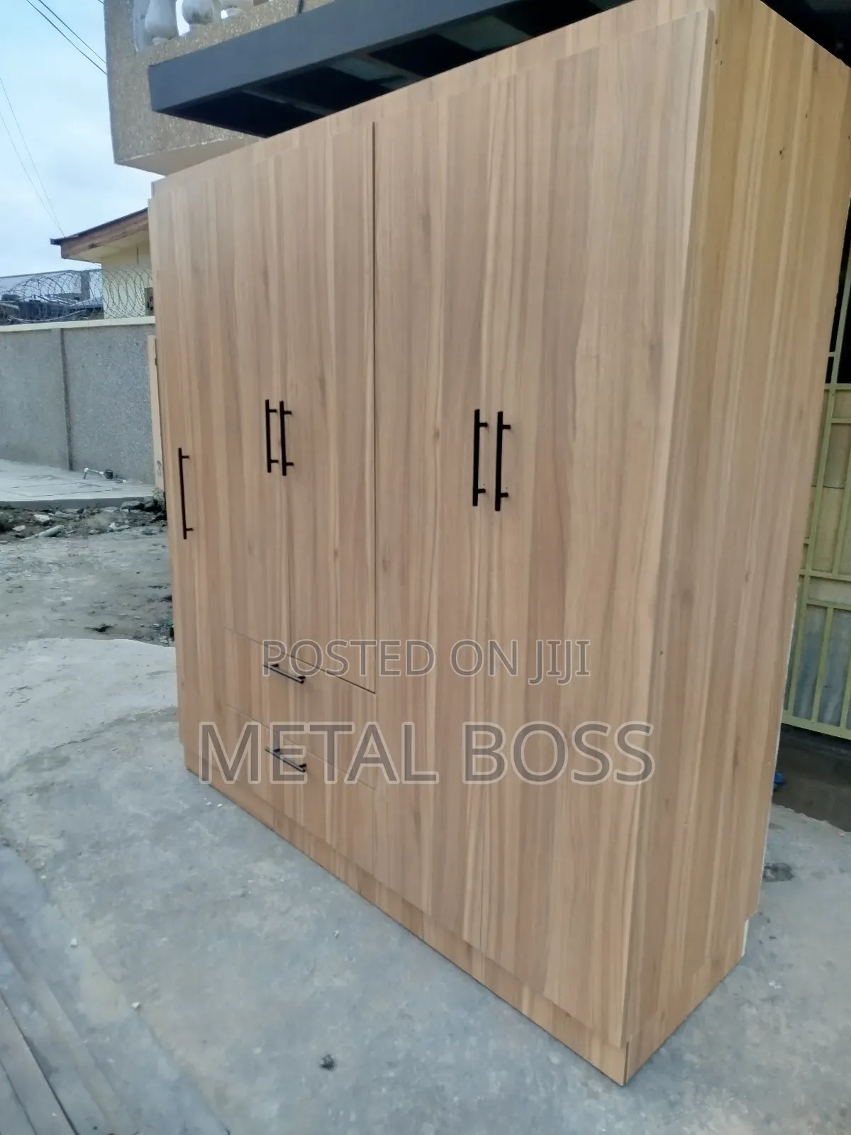 Wardrobe With Inbuilt Shoe Rack