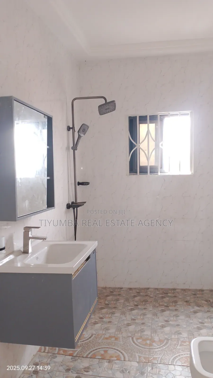 3bdrm Apartment in Tiyumba Agency., West Legon for rent