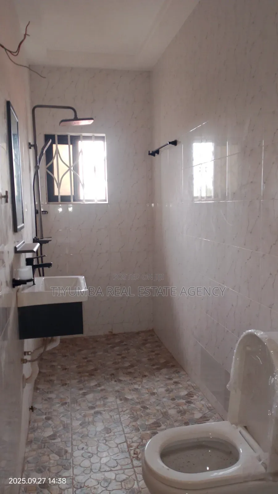 3bdrm Apartment in Tiyumba Agency., West Legon for rent