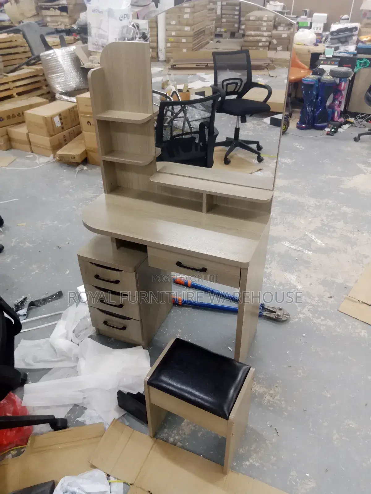 Nice Finishing Dressing Table With Storage