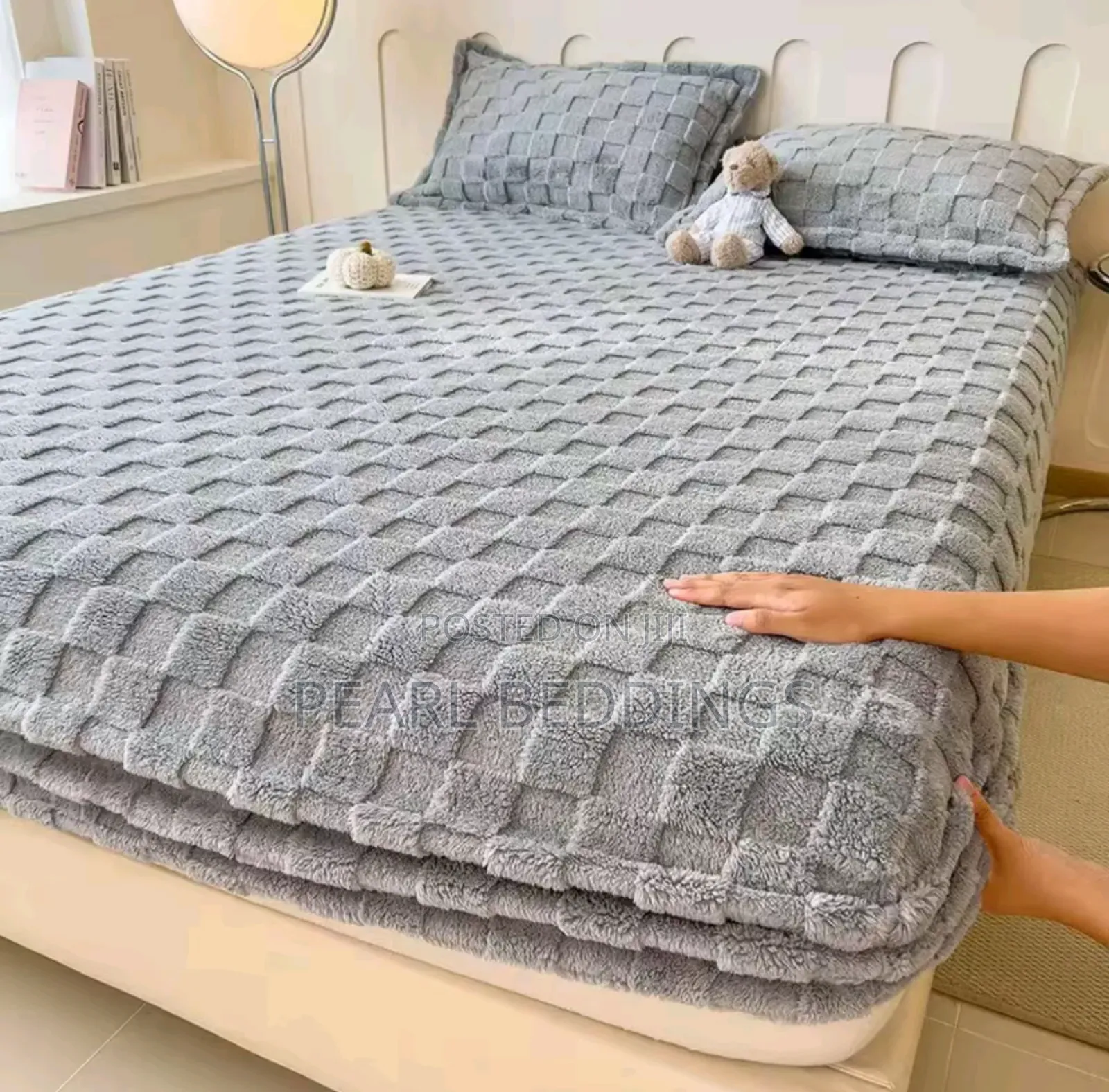 Premium Luxurious Soft and Comfy Flannel Blanket With 2 Pillowcases