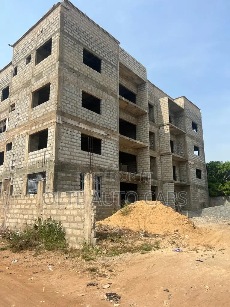8bdrm Apartment in Ot Dream Auto, Spintex for sale