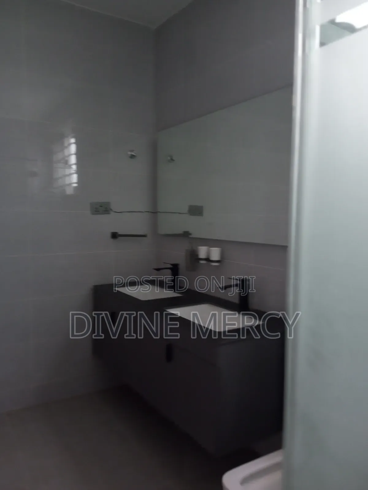 5bdrm Duplex in West Hill Axis, Awutu Senya East Municipal for sale