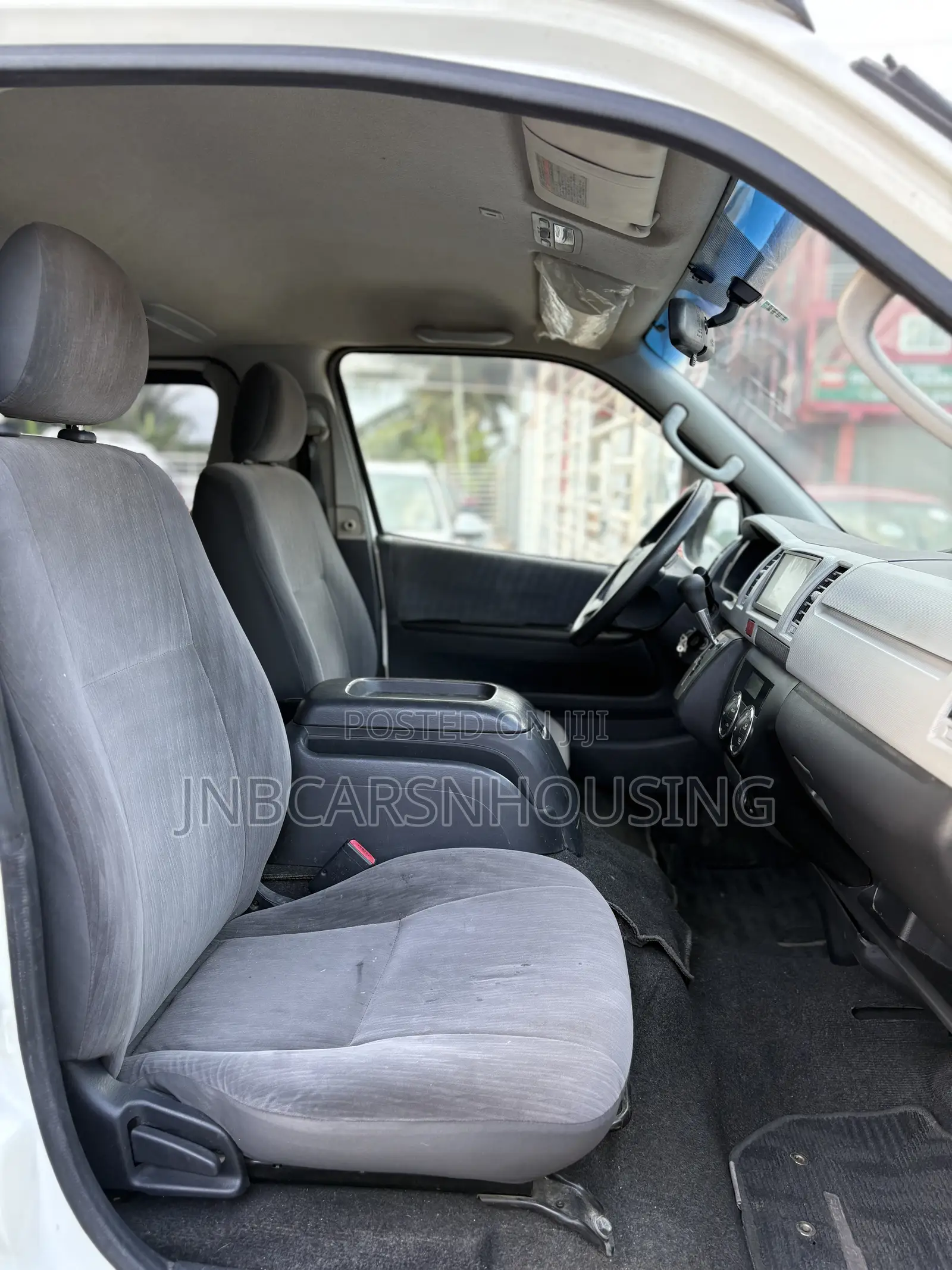 Toyota HiAce 2011 White
